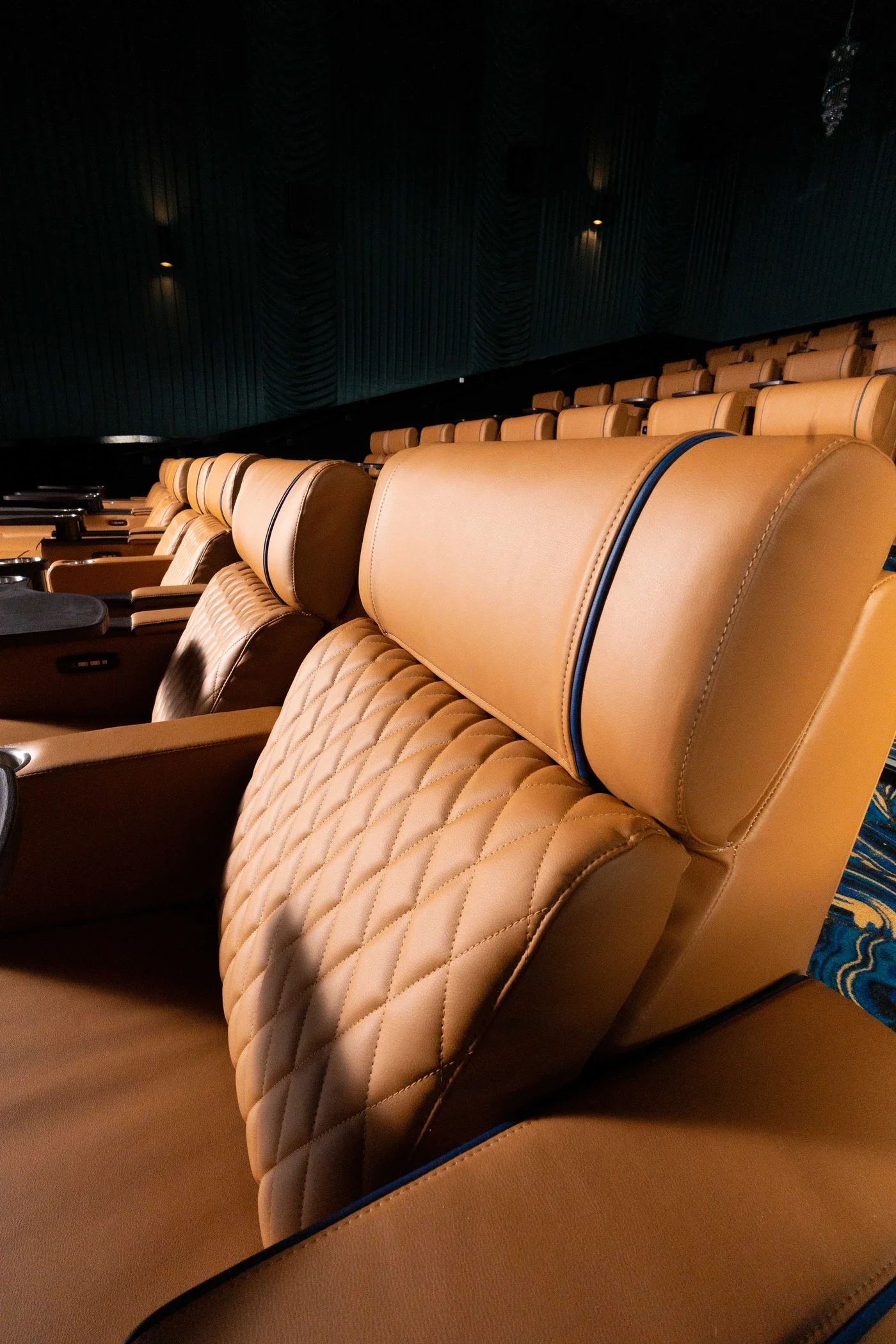 10Starluxe Theater-WEBREADY.webp