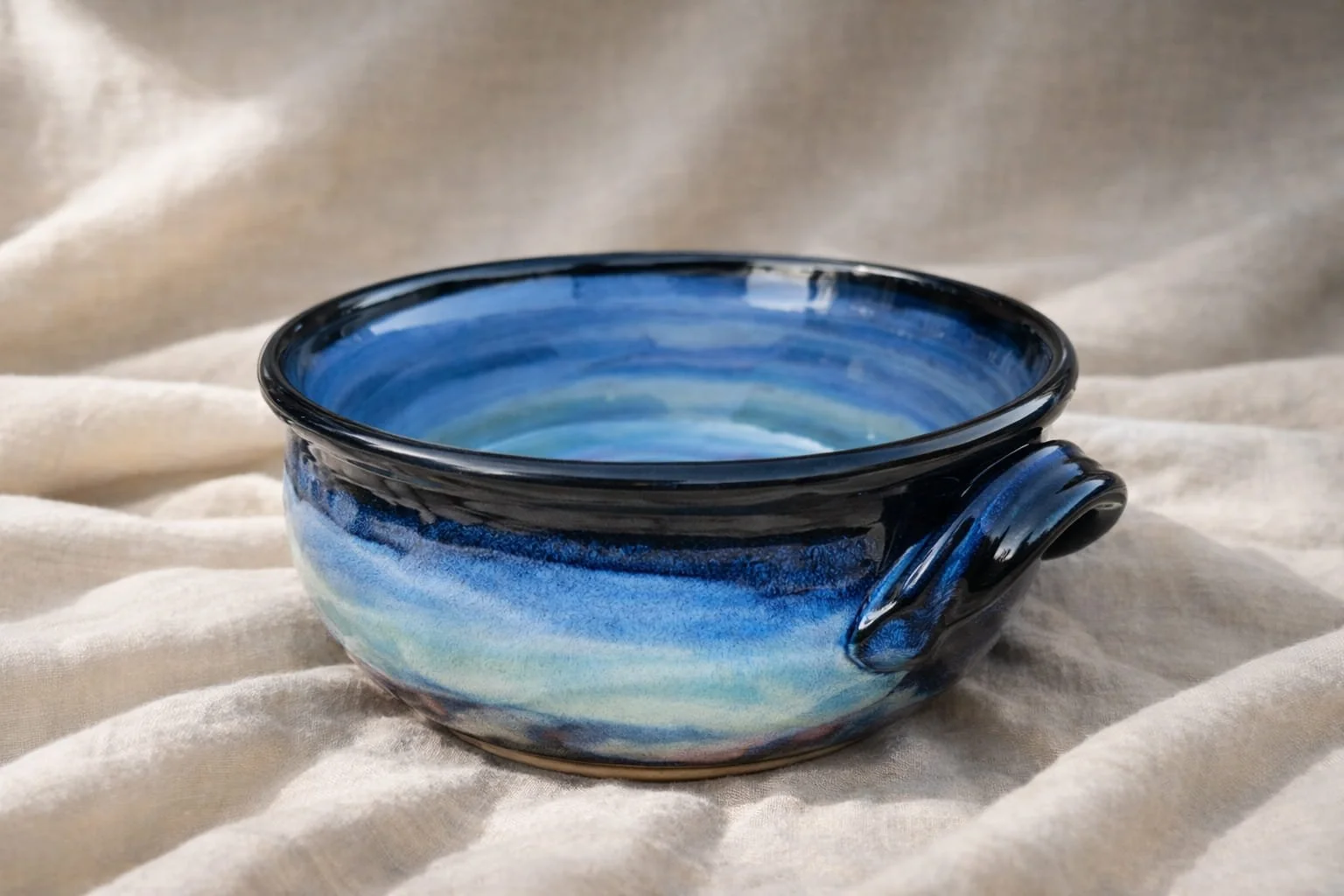 Ceramic vessel with blue glaze tones