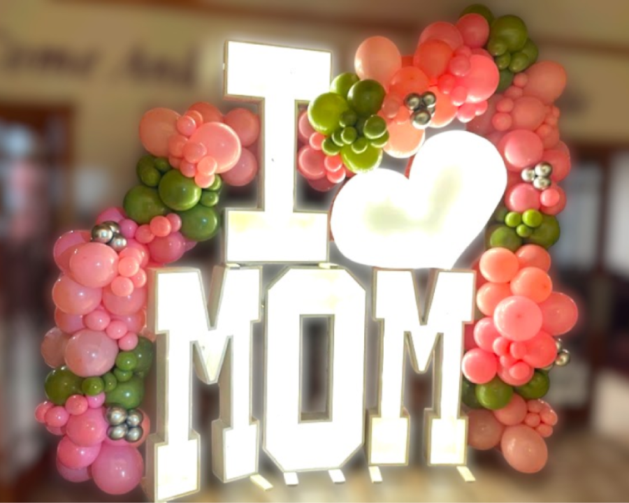 Custom balloon décor for birthdays, baby showers, weddings, corporate events and celebrations in Nassau, New Providence.