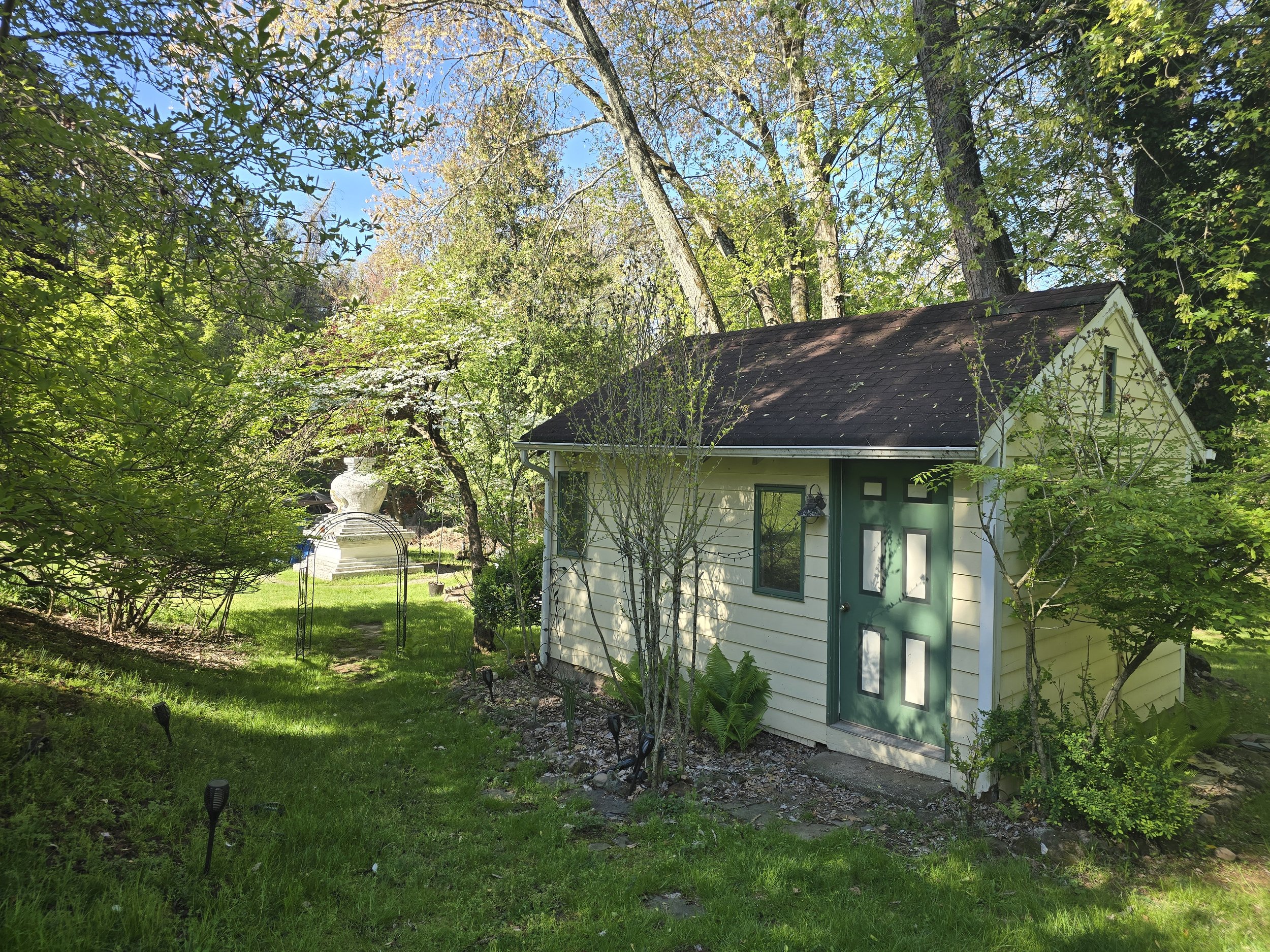 Buddhist stupa and writer's cottage, The Old Dutch House, Valley Cottage NY