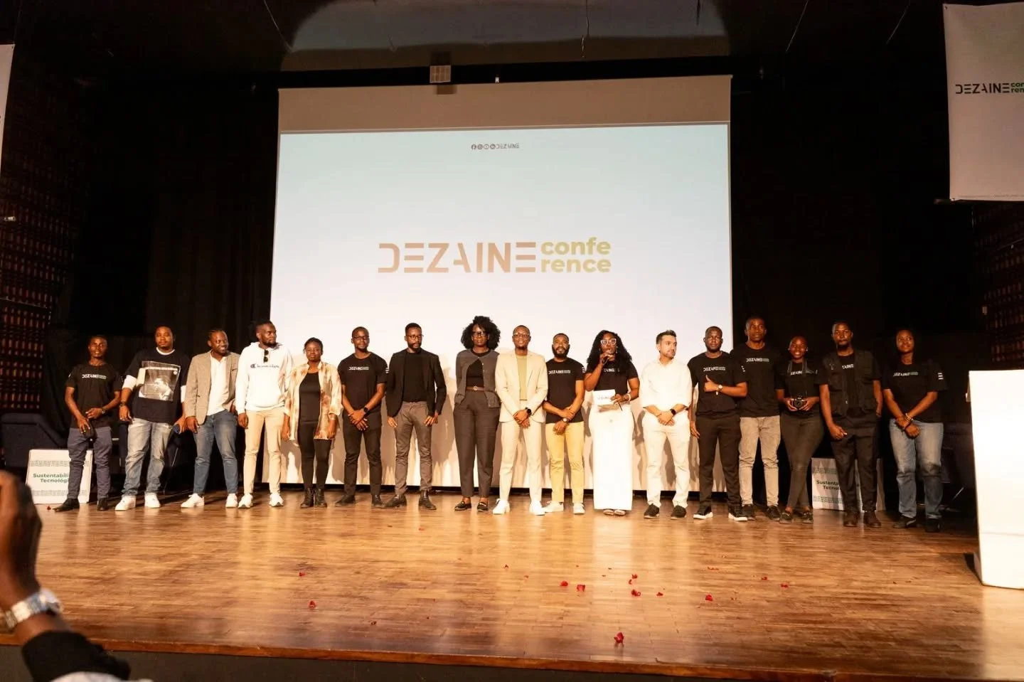 #JAKRIEIBLOG DEZAINE 2025

PT: Pela 3a vez e com muito orgulho, tive a honra de partilhar mais um lado desta vida profissional que vou seguindo. Foi falando de uns dos primeiros trabalhos da carreira que &eacute; o rebranding do "O Peixe da Mam&