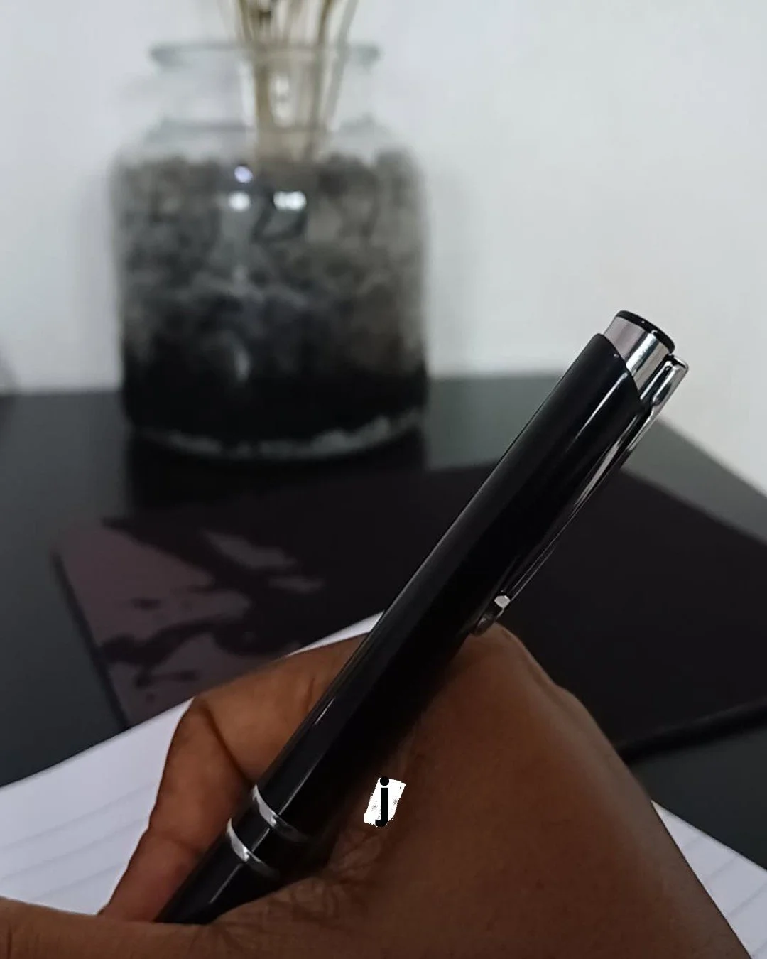 #JAKRIEIBLOG Sobre ser um(a) trabalhador(a) / About being a worker

PT: Maningue cenas para escrever, muitas ideias para ainda criar e tirar da mente para o papel e computador/tablet, e muito para desabafar e desenvolver a fim de melhorar as condi&cc