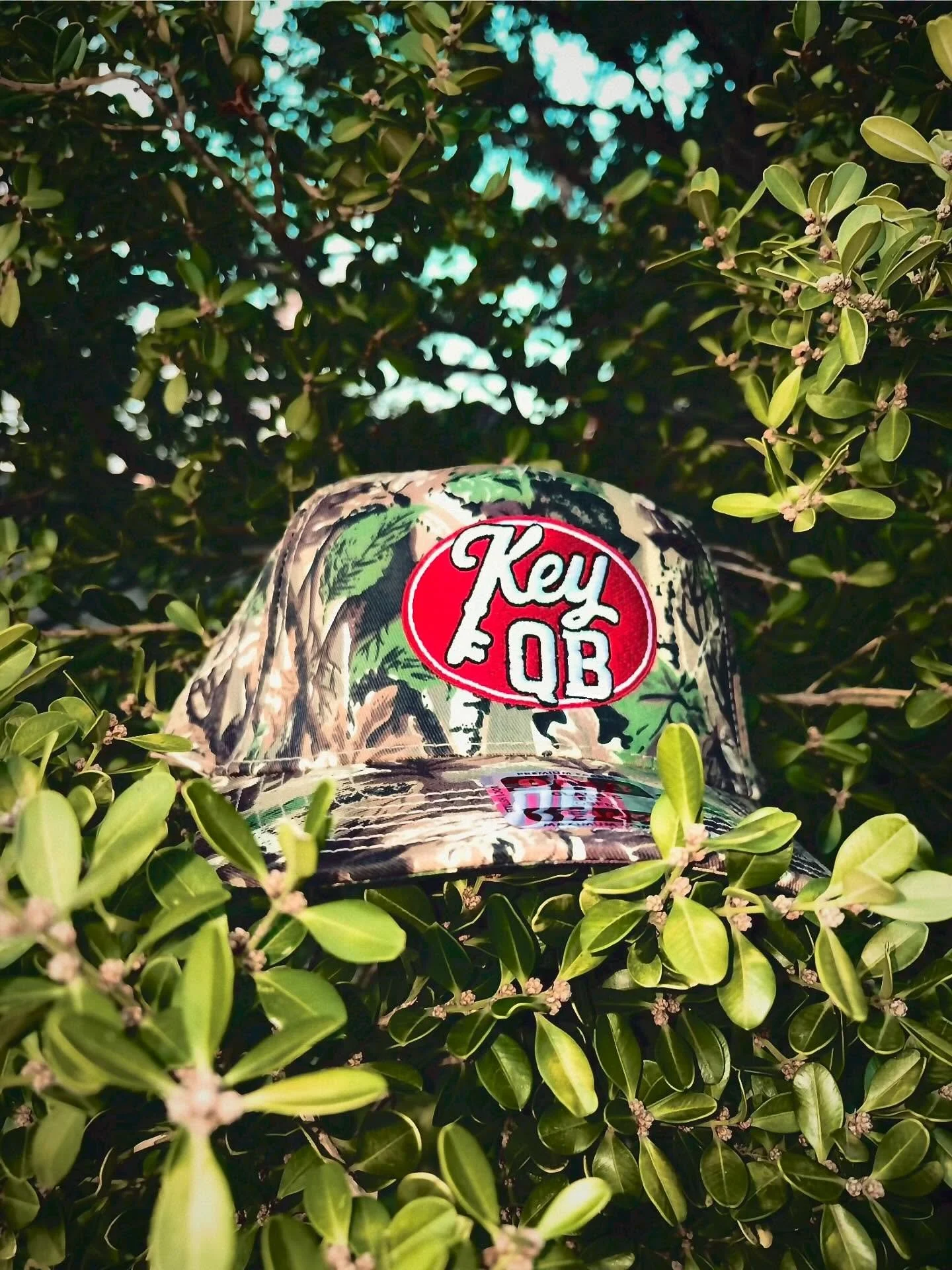 From Oklahoma&rsquo;s turf.. this camo cap tells its own story. 
We don&rsquo;t just stitch logos; we stitch identity. Key QB trusted us with their brand, and we delivered.

📩 Bring us your vision. We&rsquo;ll thread it into reality.