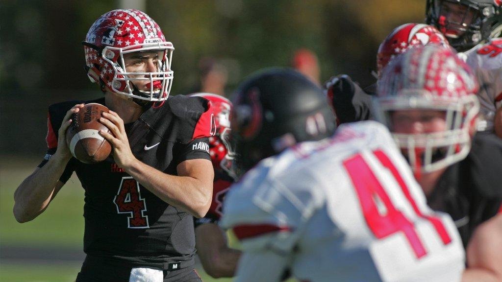 Paul Leongas throwing football