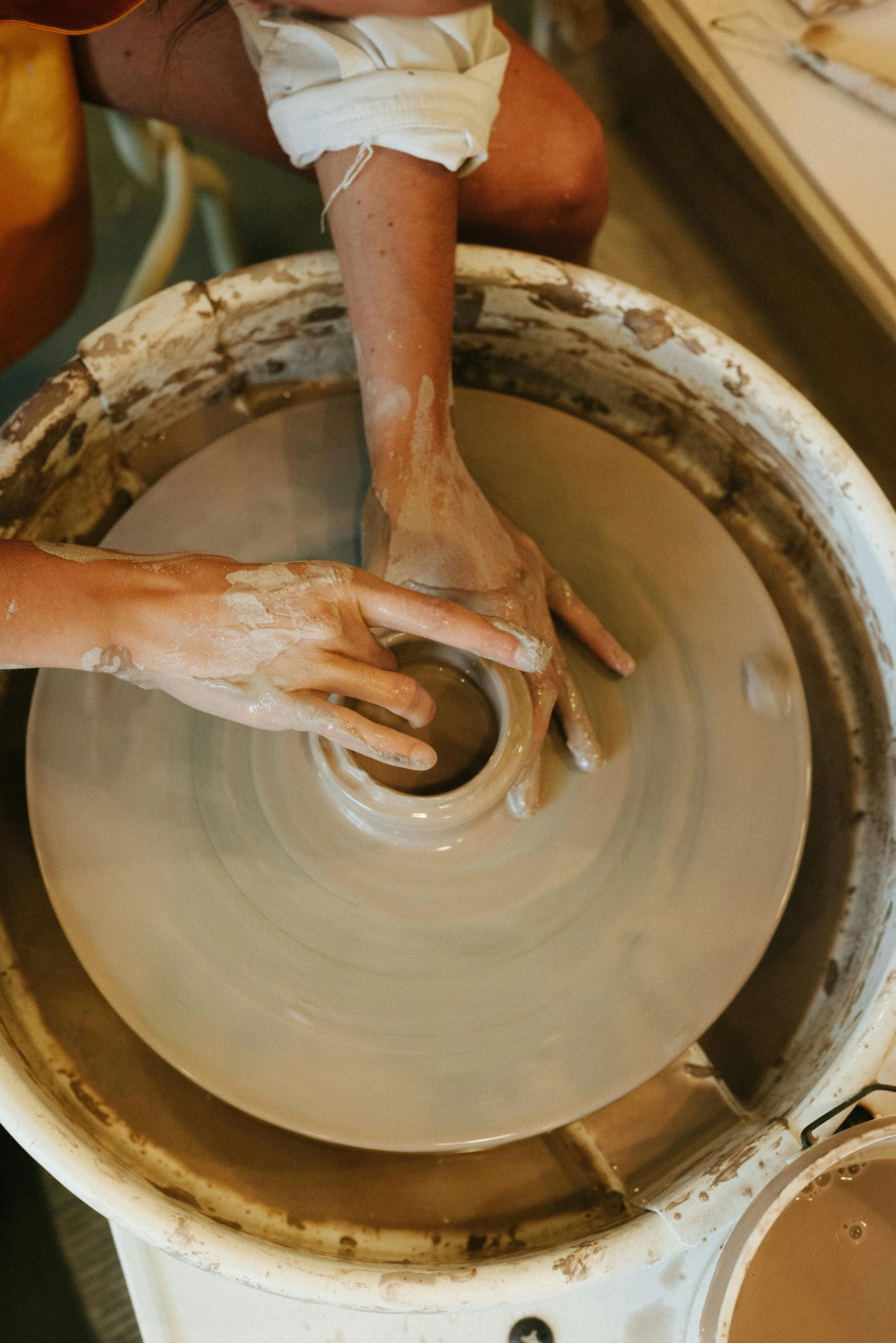 Positive atmosphere is a value of The Mud Hole pottery studio in Helena, MT