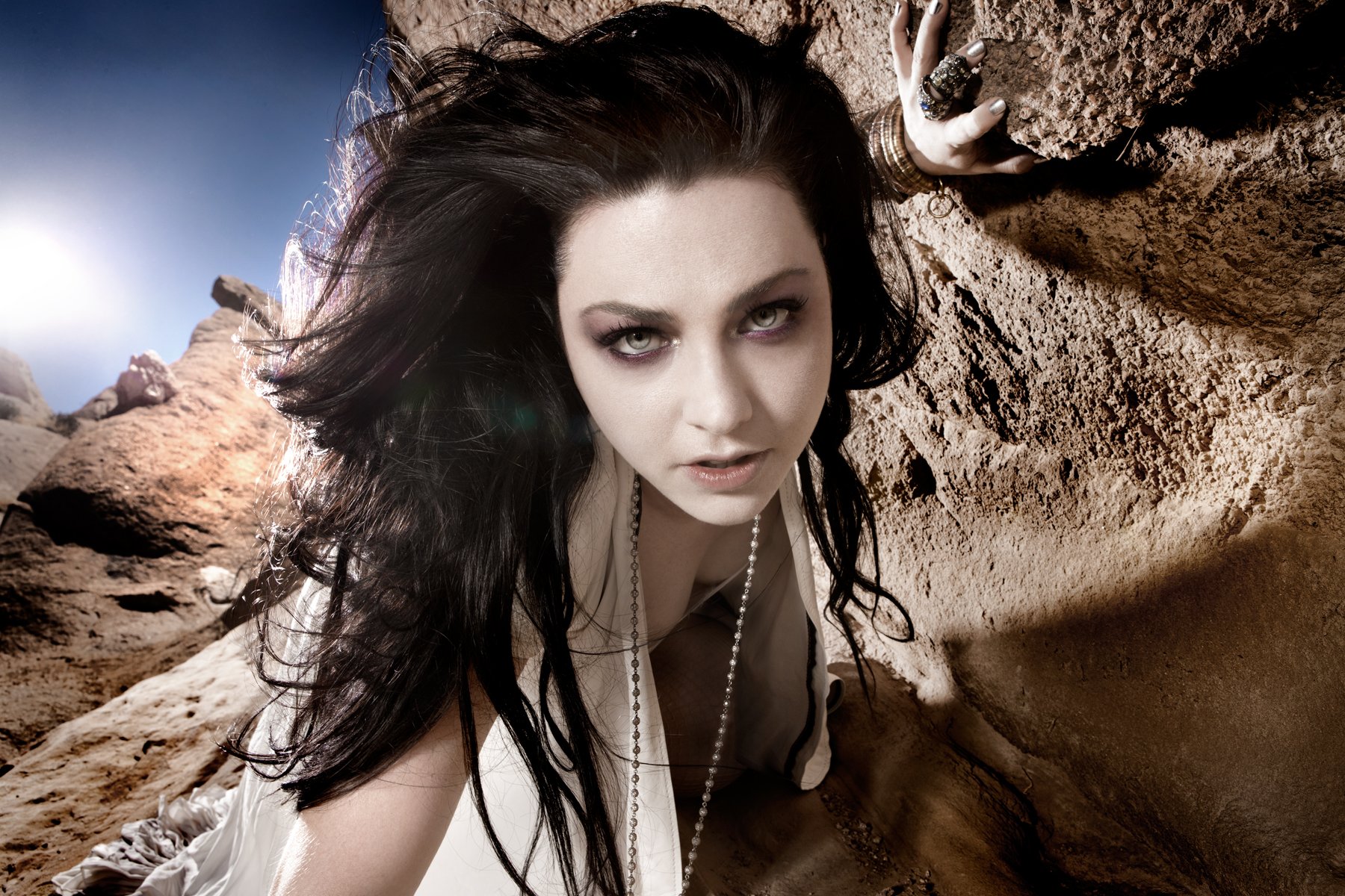 amy4_ev_1800X1200.jpg