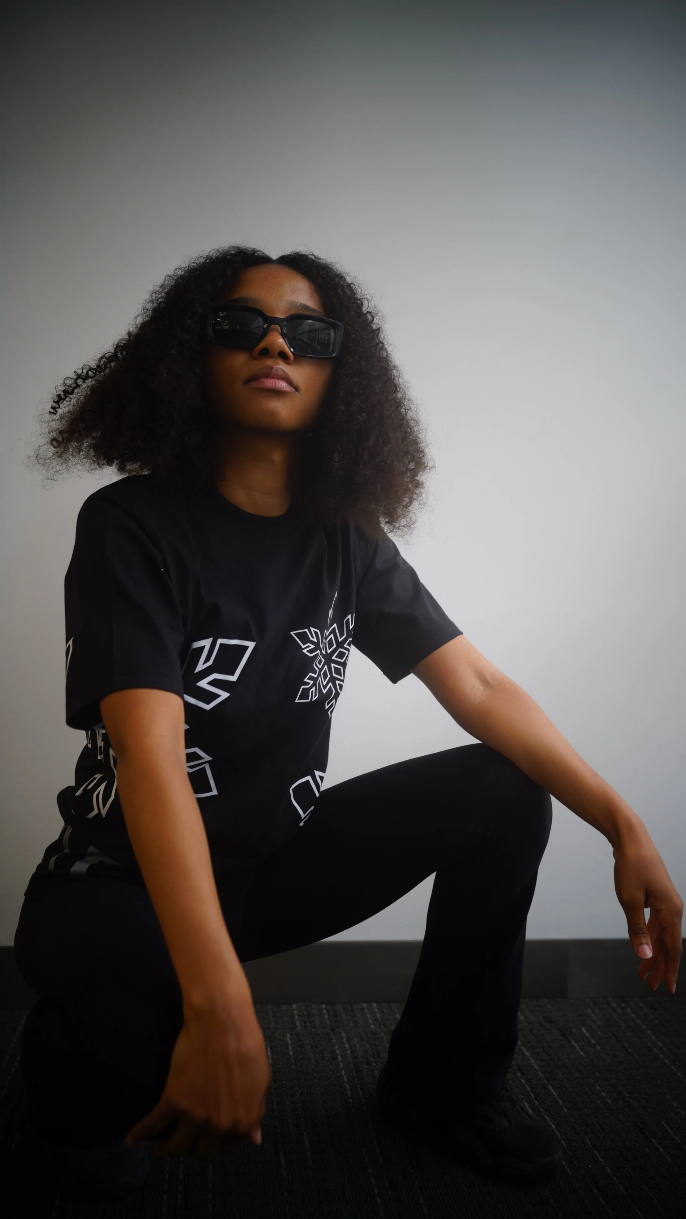 SNOWFLAKE TEE (Black)