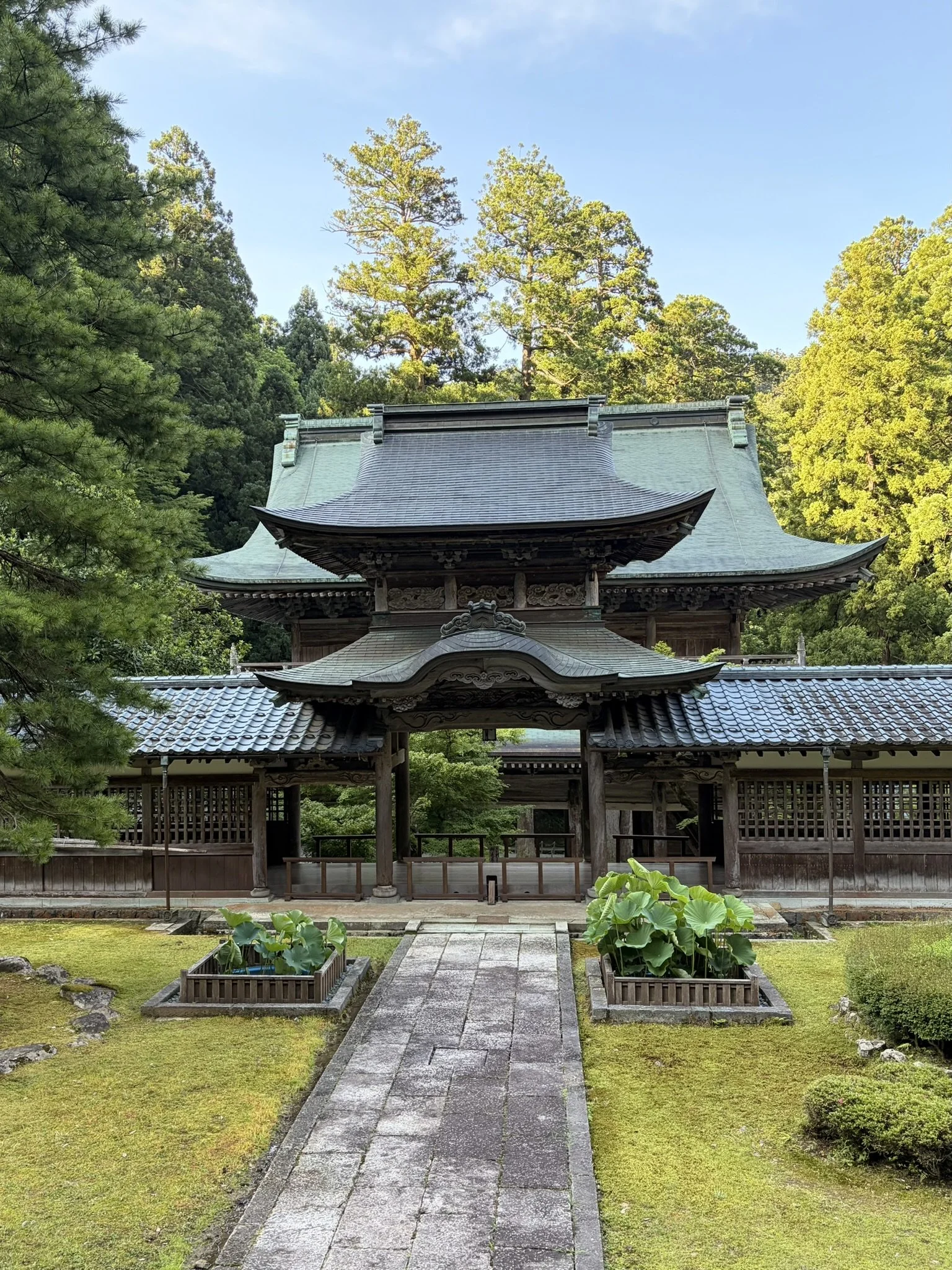 STAYING AT EIHEIJI TEMPLE: HAKUJUKAN AND ZEN RETREAT GUIDE