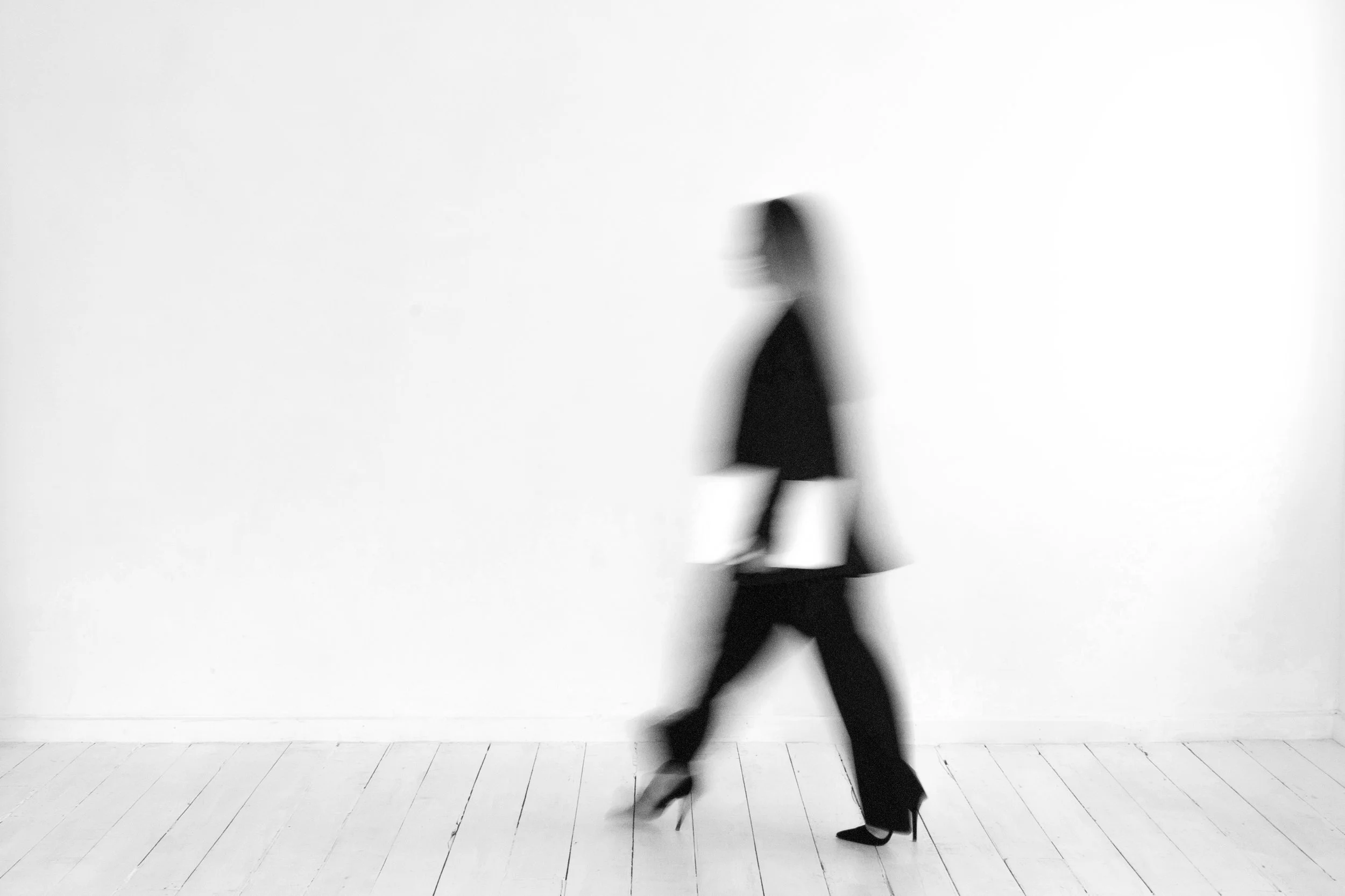 she knows socials_16 B&W.jpg
