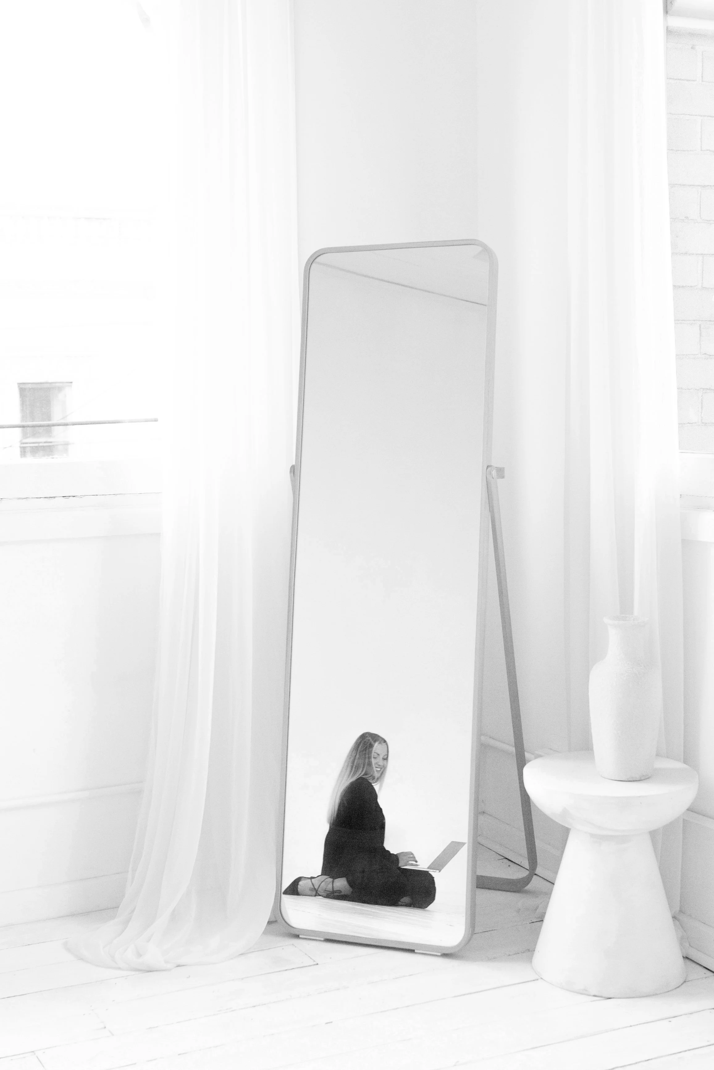 she knows socials_36 B&W.jpg