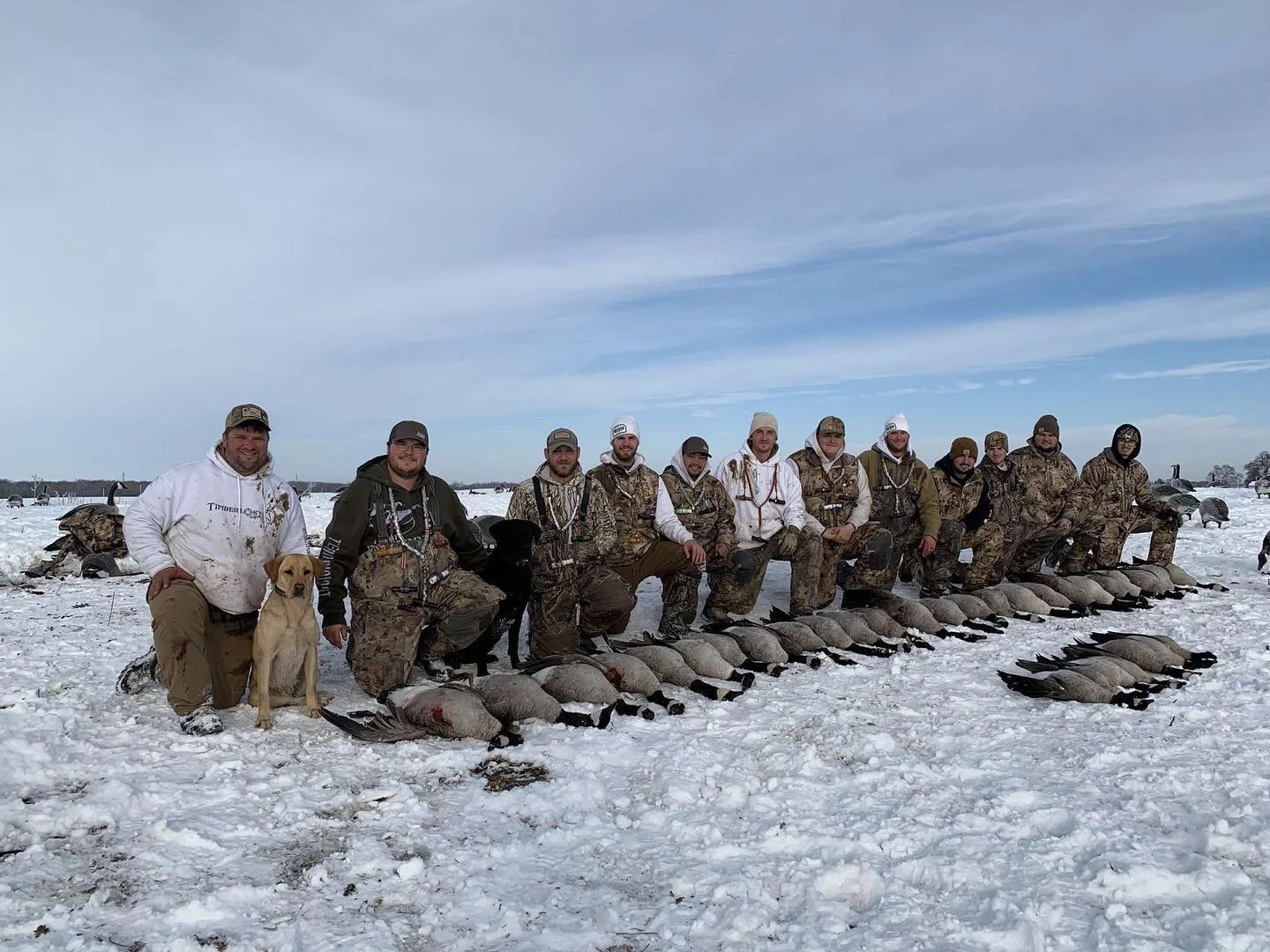 It got out of hand quick this morning at the 88 pit!! #feetdownwaterfowl #grind #teamfeet #Jace #Trip #feetdowndog #88pit #moltgear #bigfootdecoys #bigalsilhouettes #benelli #patternmaster