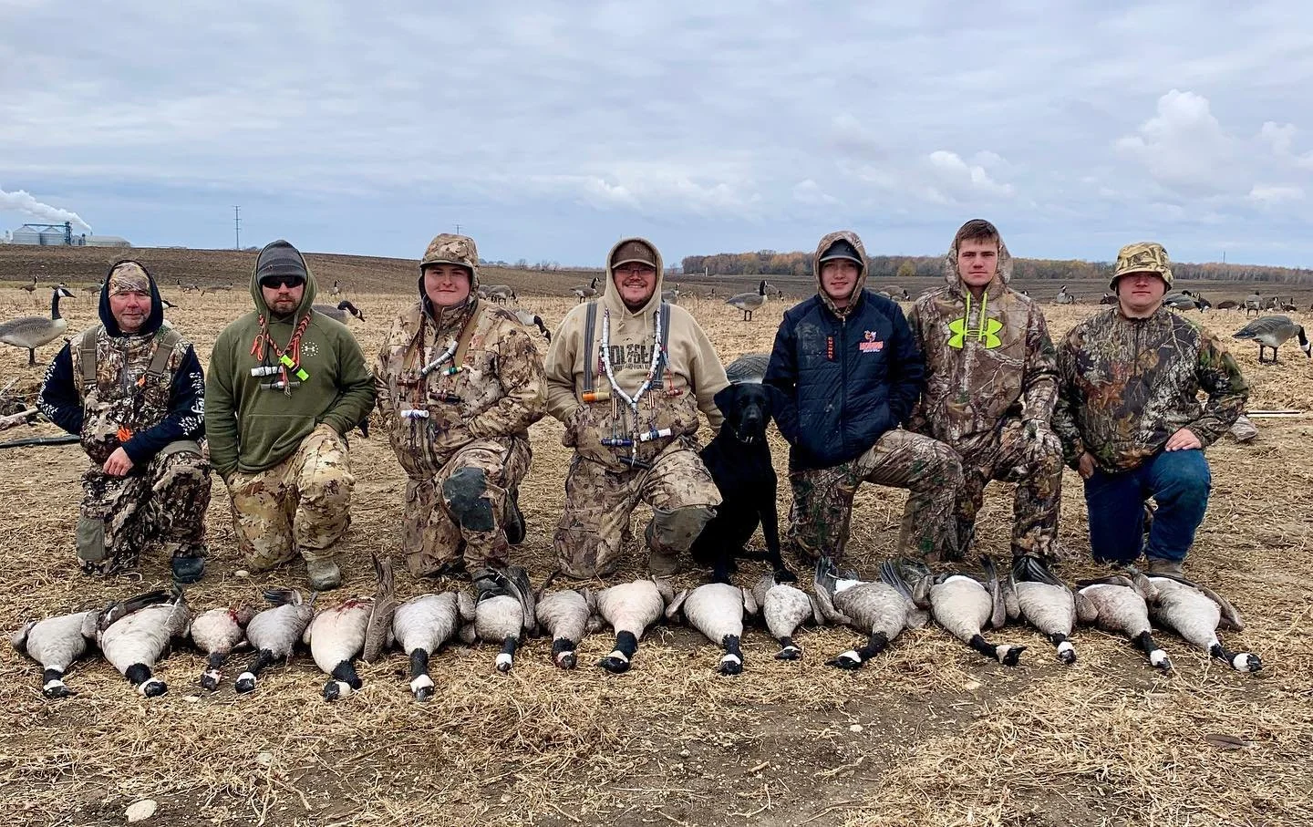 Had a good end to the first cold weekend here in Minnesota. You can&rsquo;t beat migrators in the hole at 15 yards!!
#feetdownwaterfowl #grind #teamfeet #Jace #feetdowndog #migrators #88pit #moltgear #benelli #patternmaster #bigfootdecoys #bigalsilho