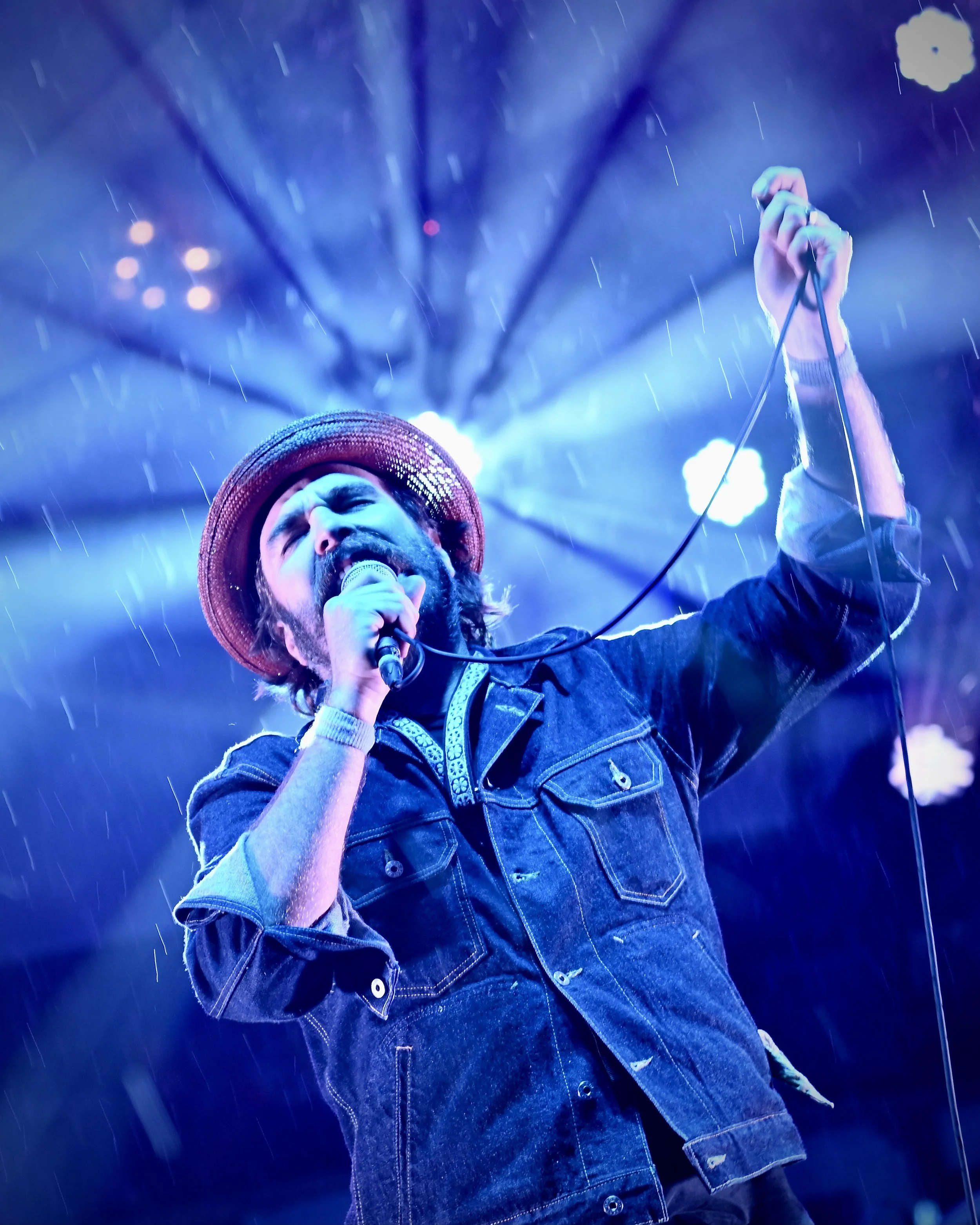 Scott Terry (Red Wanting Blue) in the rain, Rock Boat XXI