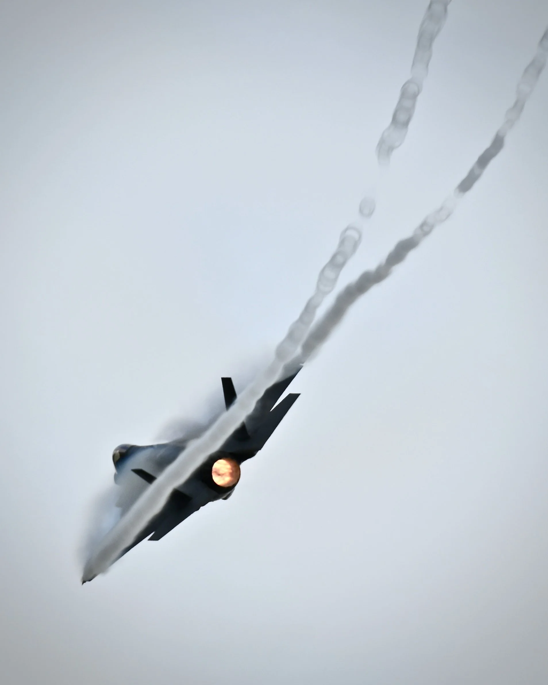F-35 Lightning II making tight swirls