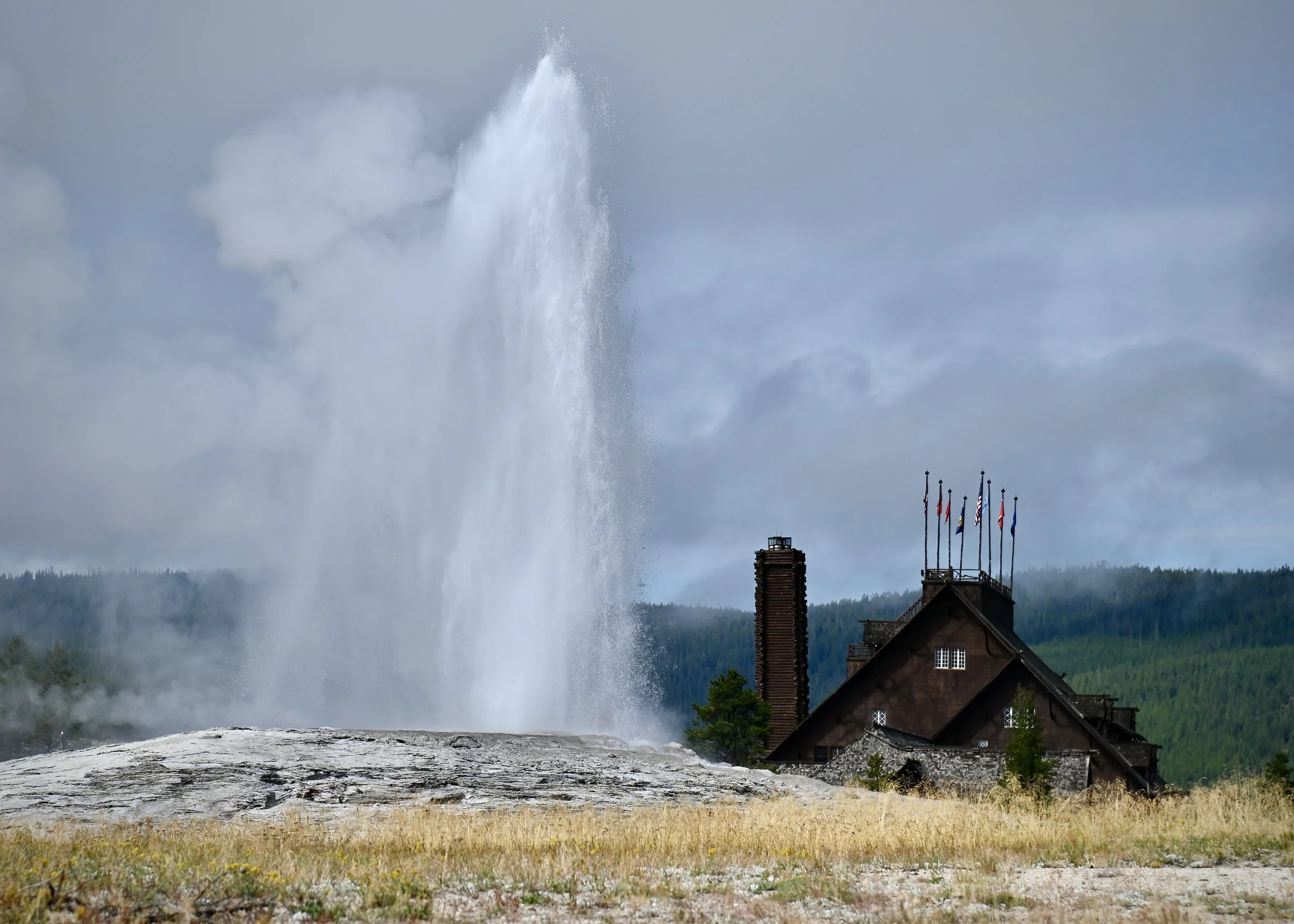 Old Faithful geyser and inn, Yellowstone 