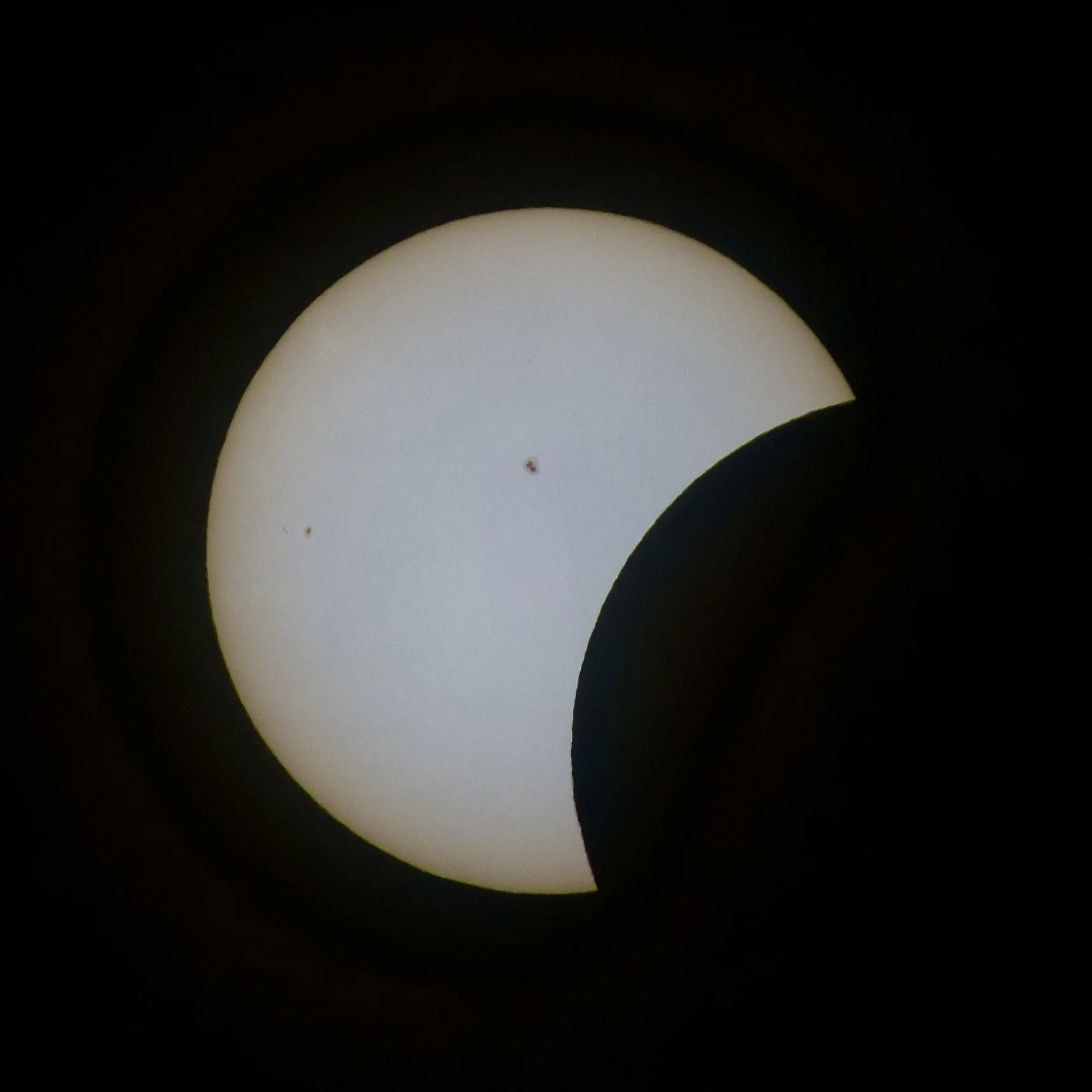 Solar eclipse with sunspots, 2024