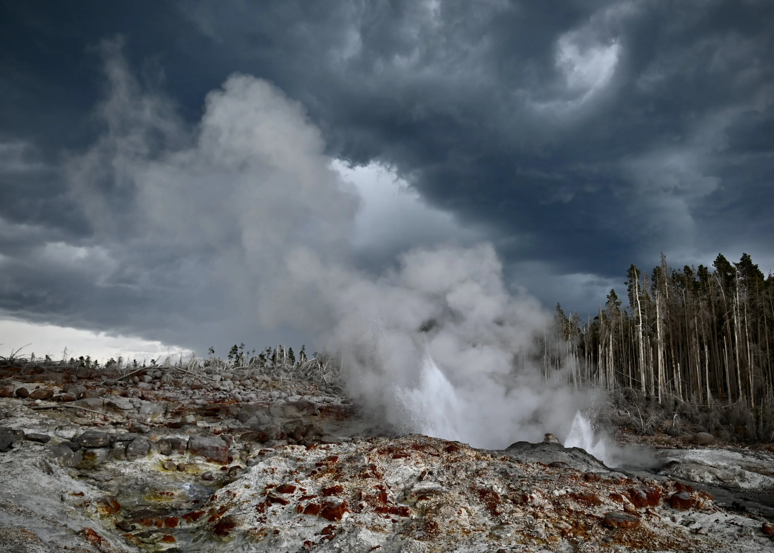 Steamboat Geyser, Yellowstone 