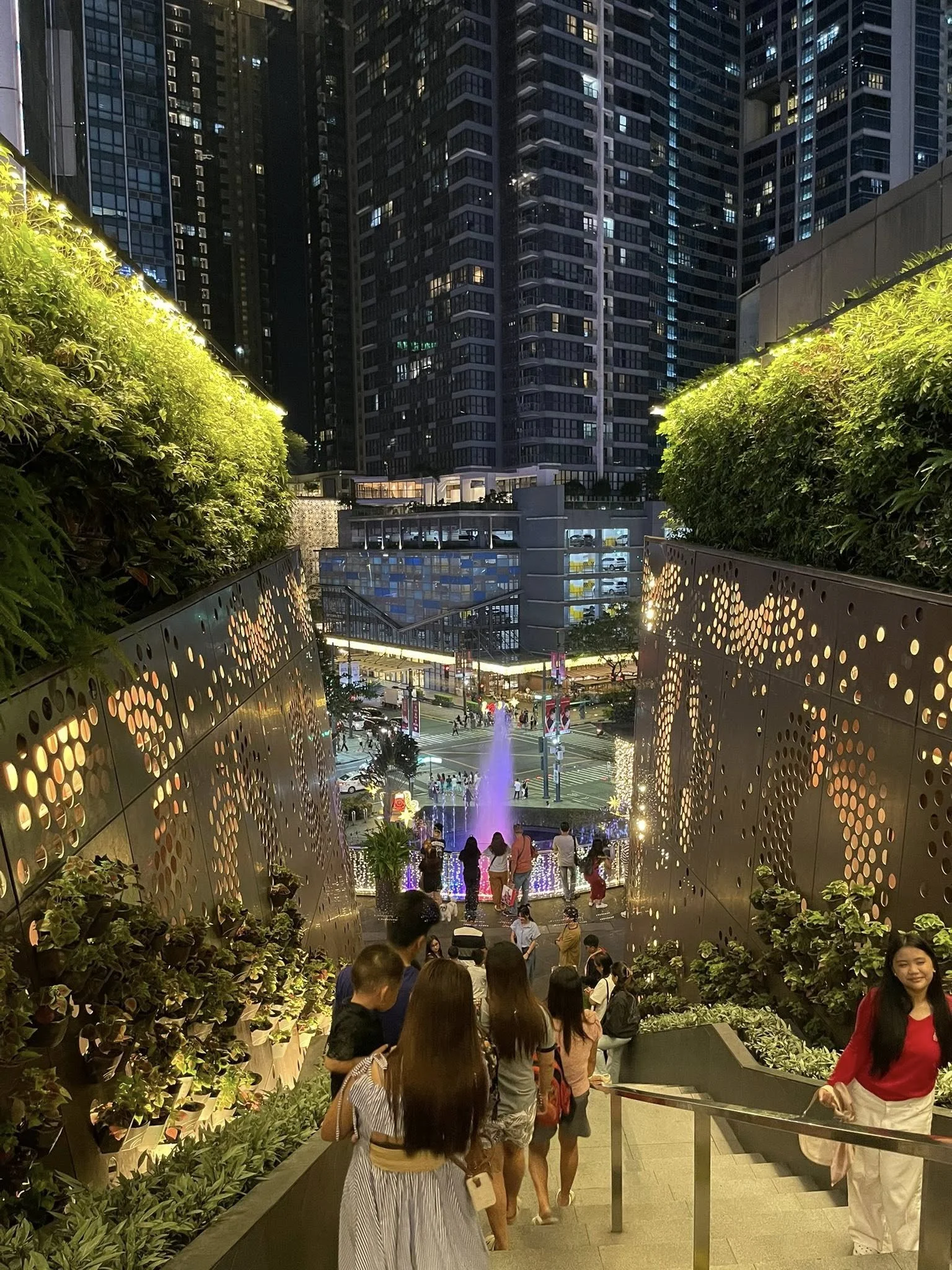 Top Tourist Spots Near Venice Grand Canal: What to See &amp; Do in BGC (Perfect for Airbnb Guests) 2026