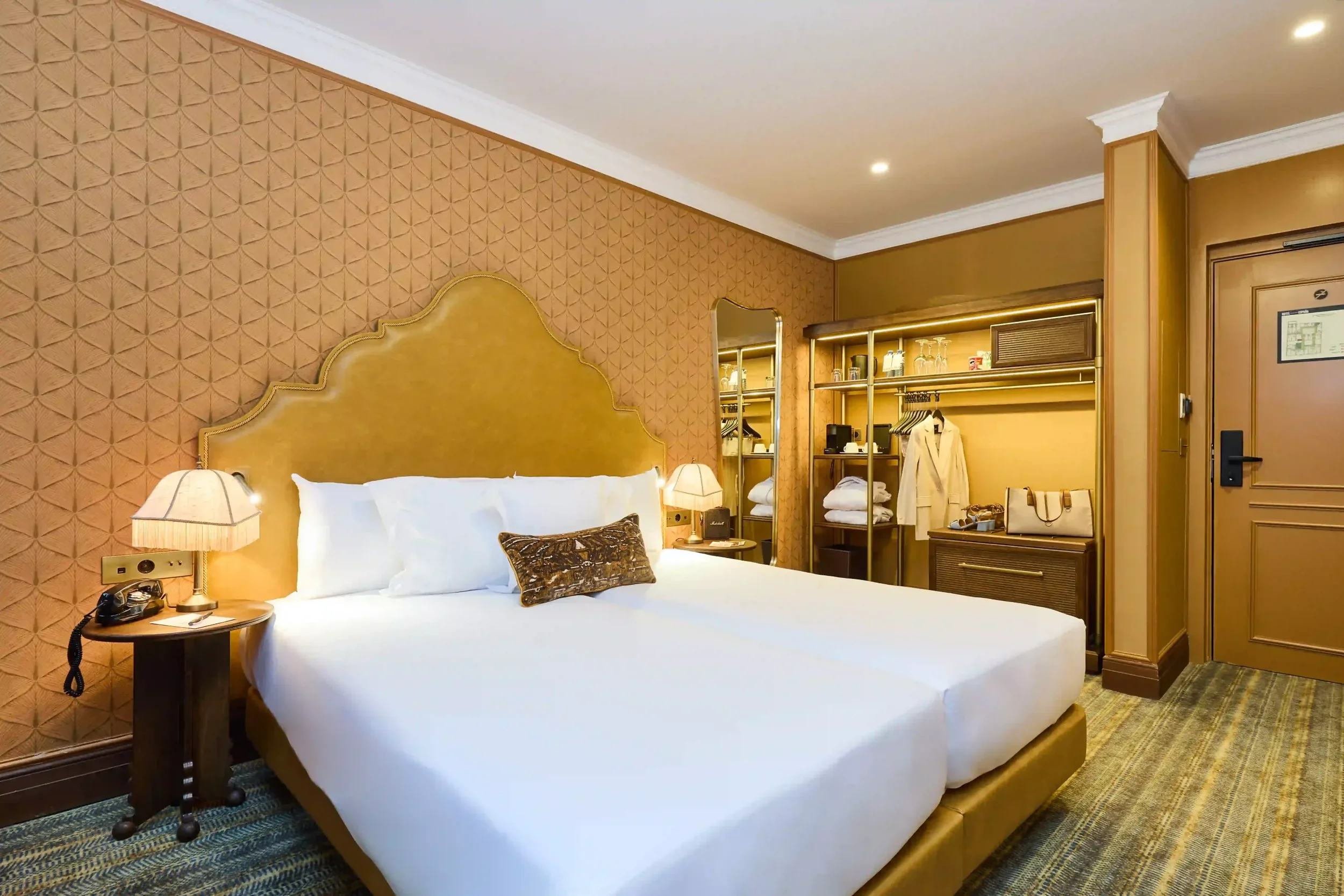 Copy-of-Deluxe-Amarillo-Hotel-Espana-Ocean-Drive_01-scaled.webp