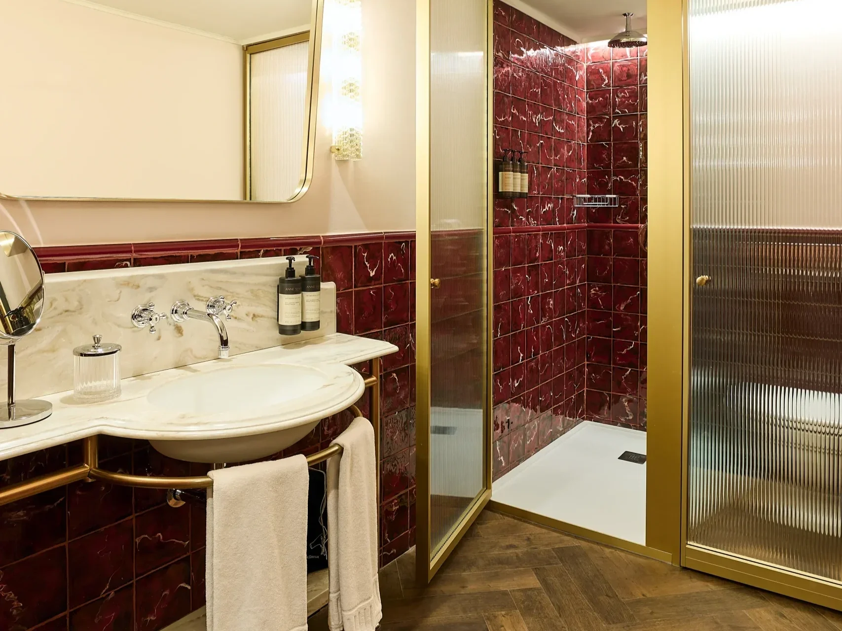 Copy-of-Deluxe-roja-Hotel-Espana-Ocean-Drive_10_result-scaled.webp