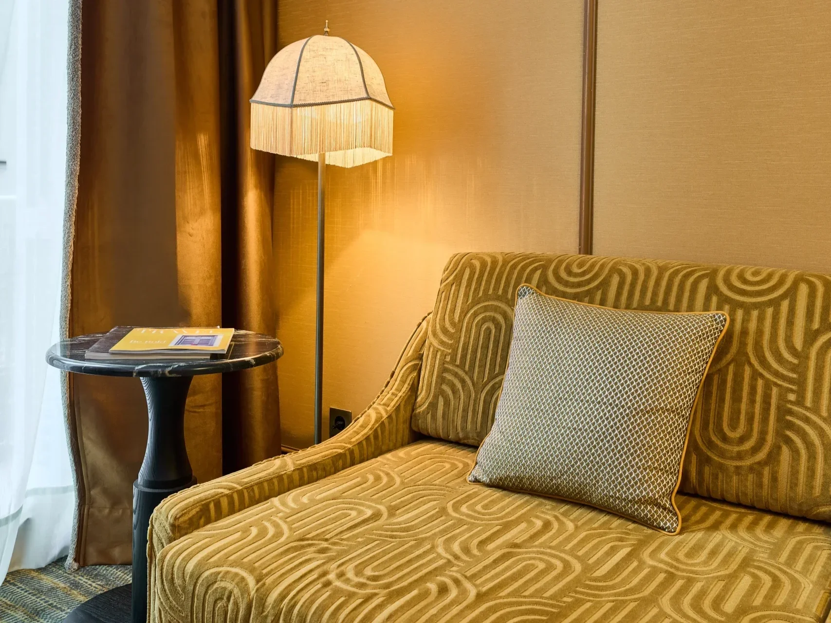 Copy-of-Deluxe-Balcony-Amarillo-Hotel-Espana-Ocean-Drive_06_result-scaled.webp