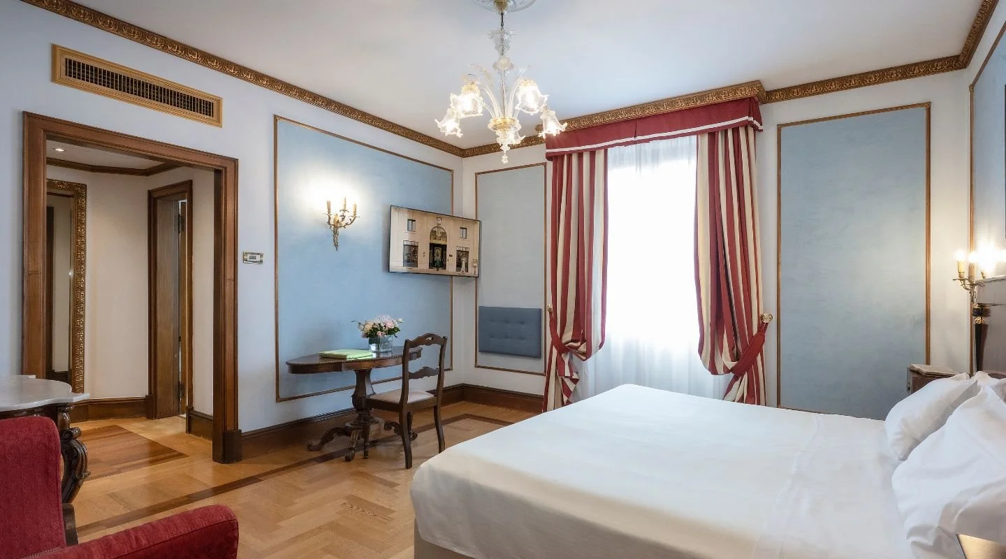 DHT_JuniorSuite_gallery_1.jpg