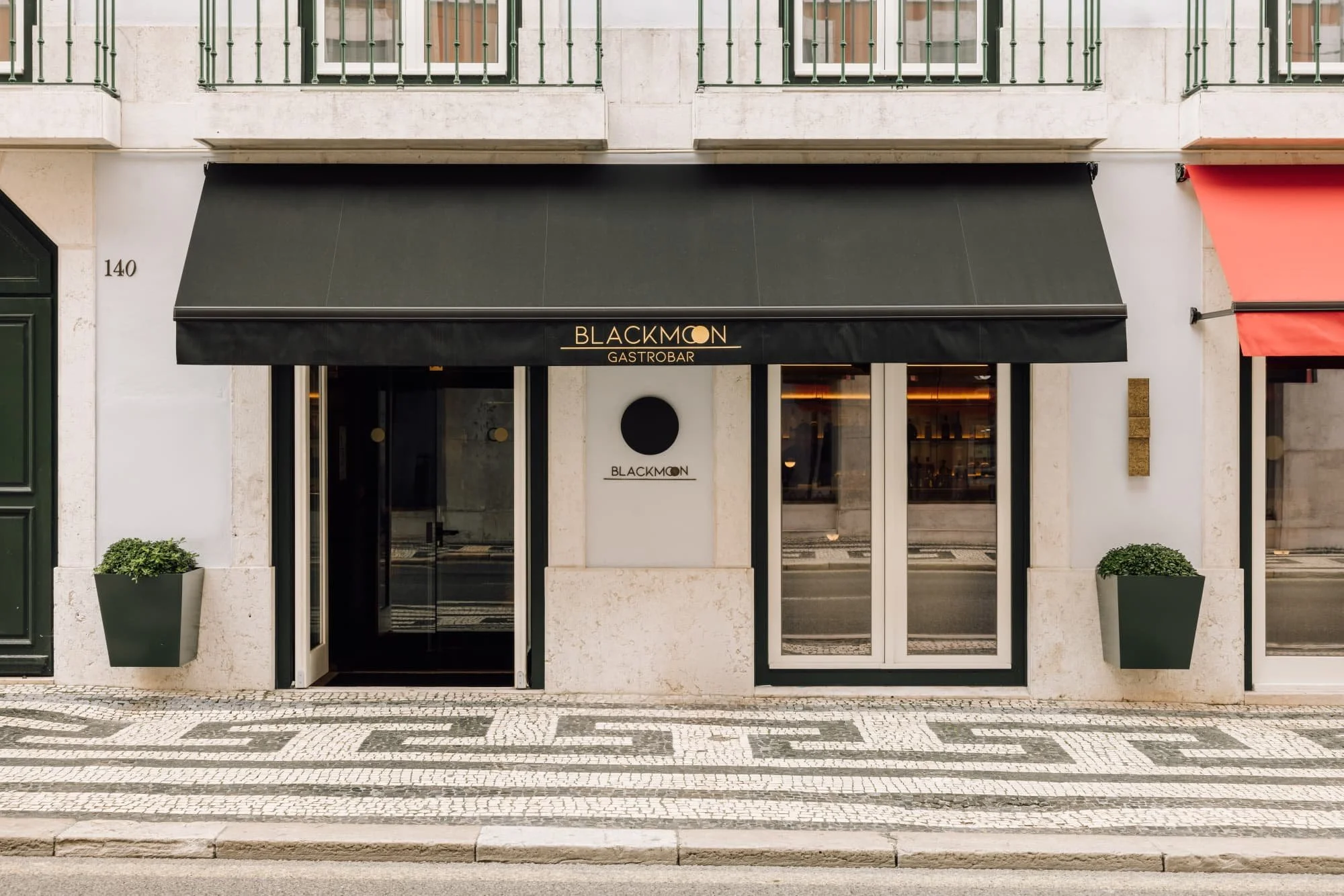Exterior-BLACK-MOON-Gastrobar-em-Lisboa-Baixa-Chiado.jpg