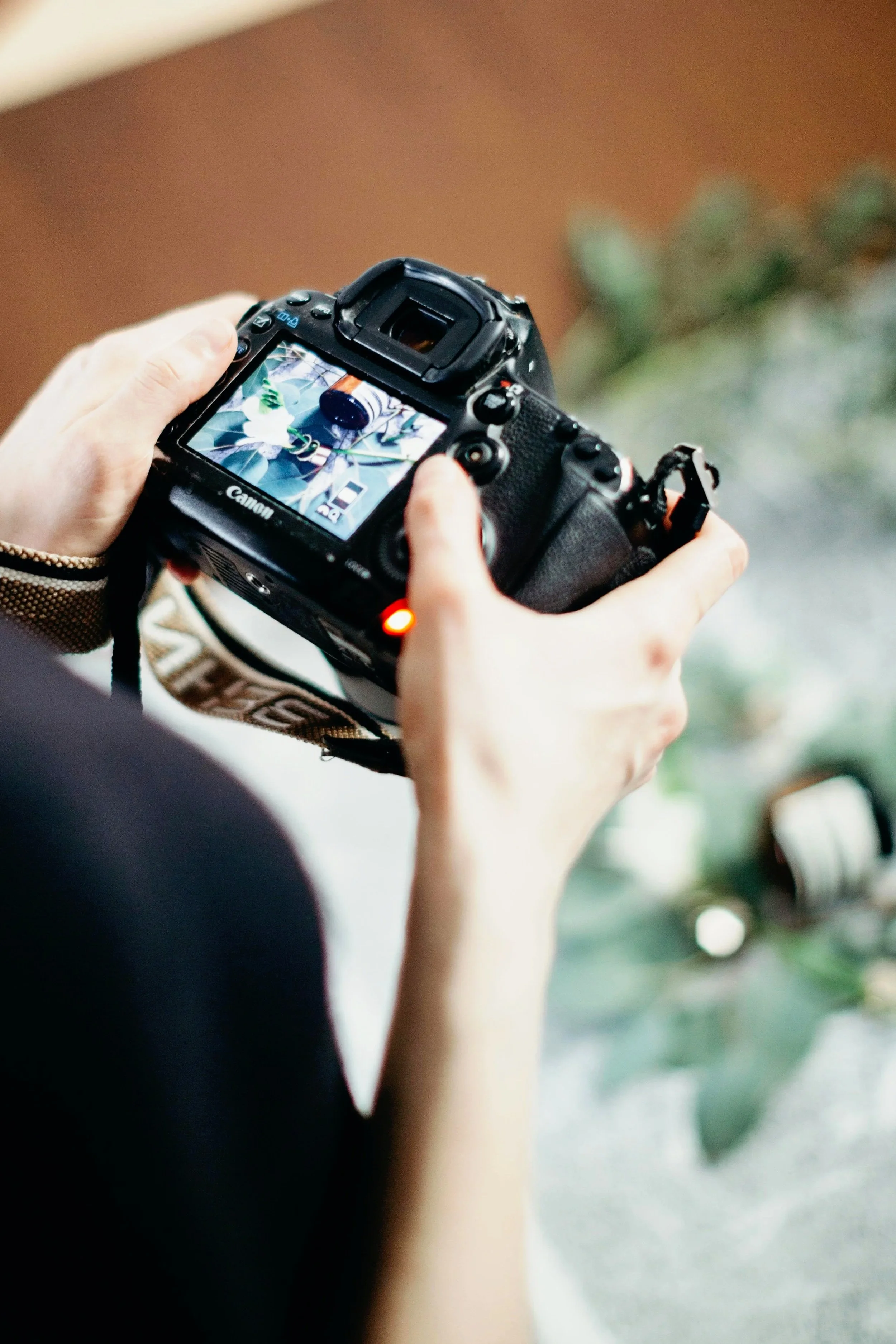 Photographie corporate, reportage métier, portraits professionnels et contenus visuels : je suis Virginie et j’accompagne les professionnels en Loire-Atlantique, en Vendée et partout en France.