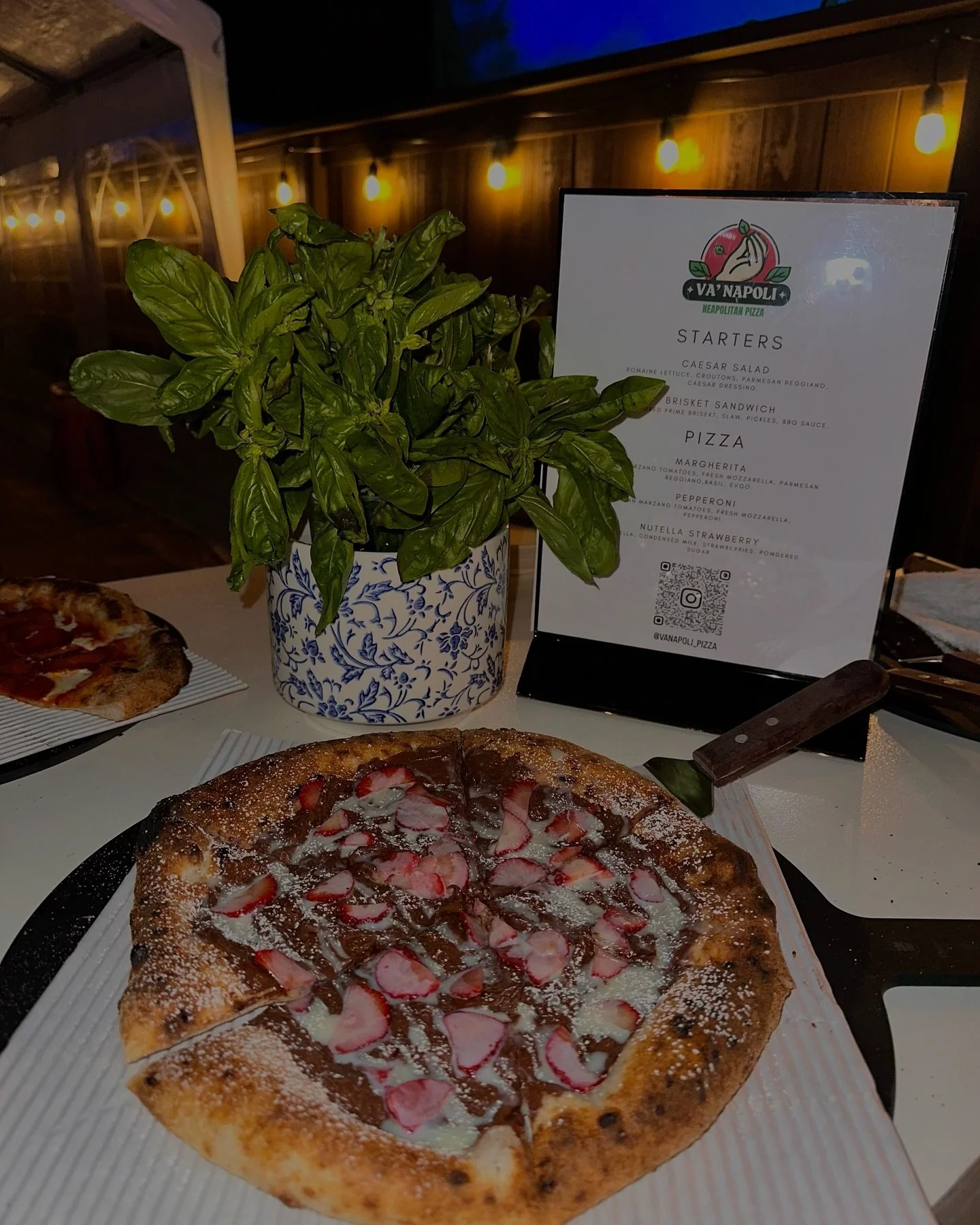 Nutella strawberry pizza 🍕