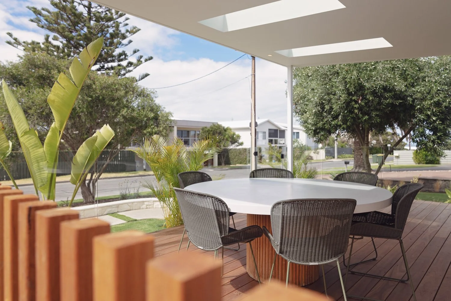 Elliot Avenue outdoor dining