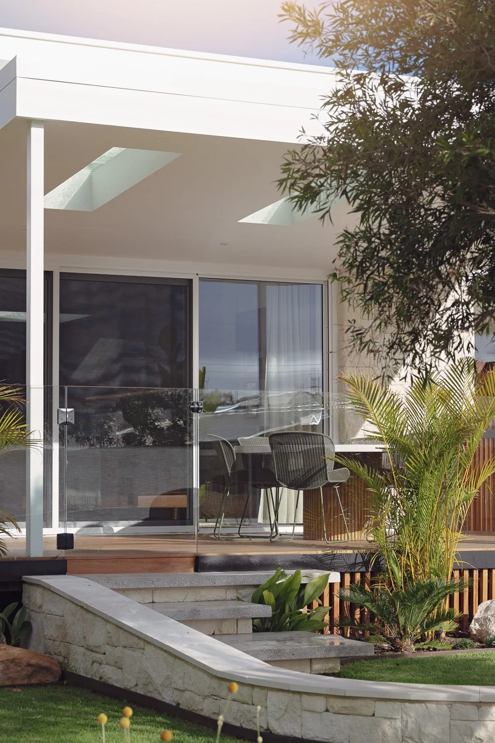 Elliot Avenue Outdoor