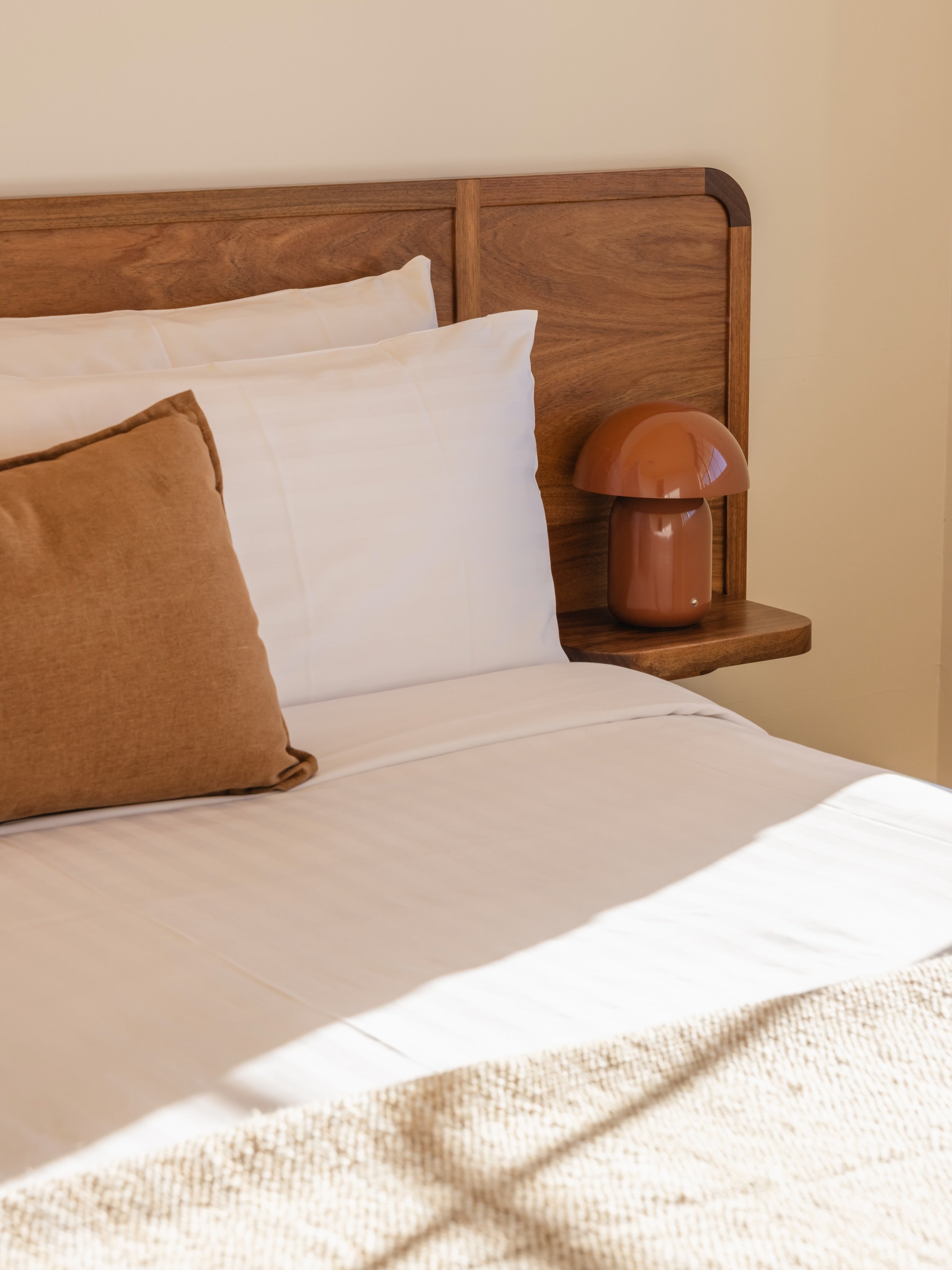 Morning light, a comfortable bed and a day of exploring ahead. 🌞 

#amadiyaportarthurvillas #portarthurtasmania