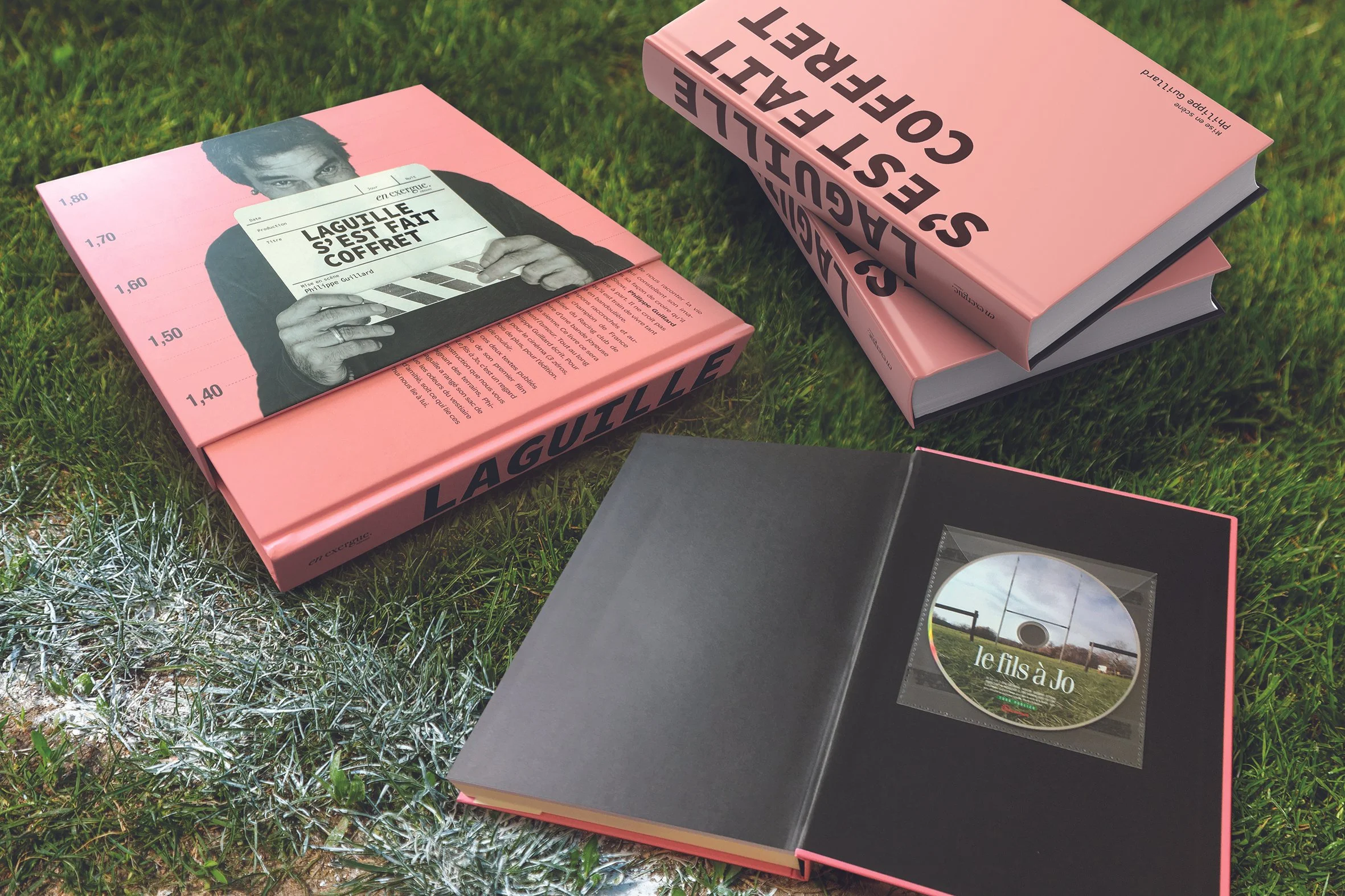 COFFRET LAGUILLE pelouse.jpg