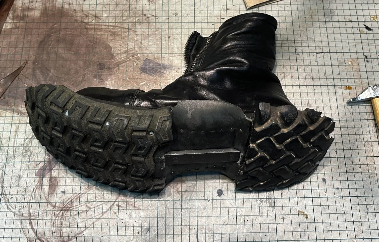 Artisan-crafted horse leather boot made in Denmark at Apotheca Atelier. Featuring an exposed steel shank, repurposed tyre soles, an aluminium toe cap and a heavy hide heel counter.