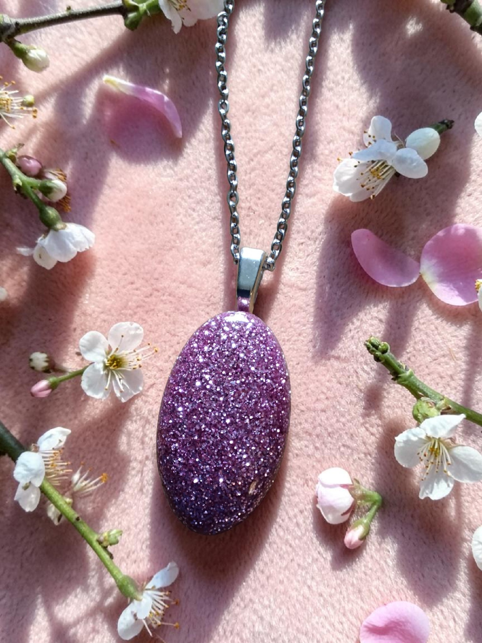Glittering Pink Resin Necklace