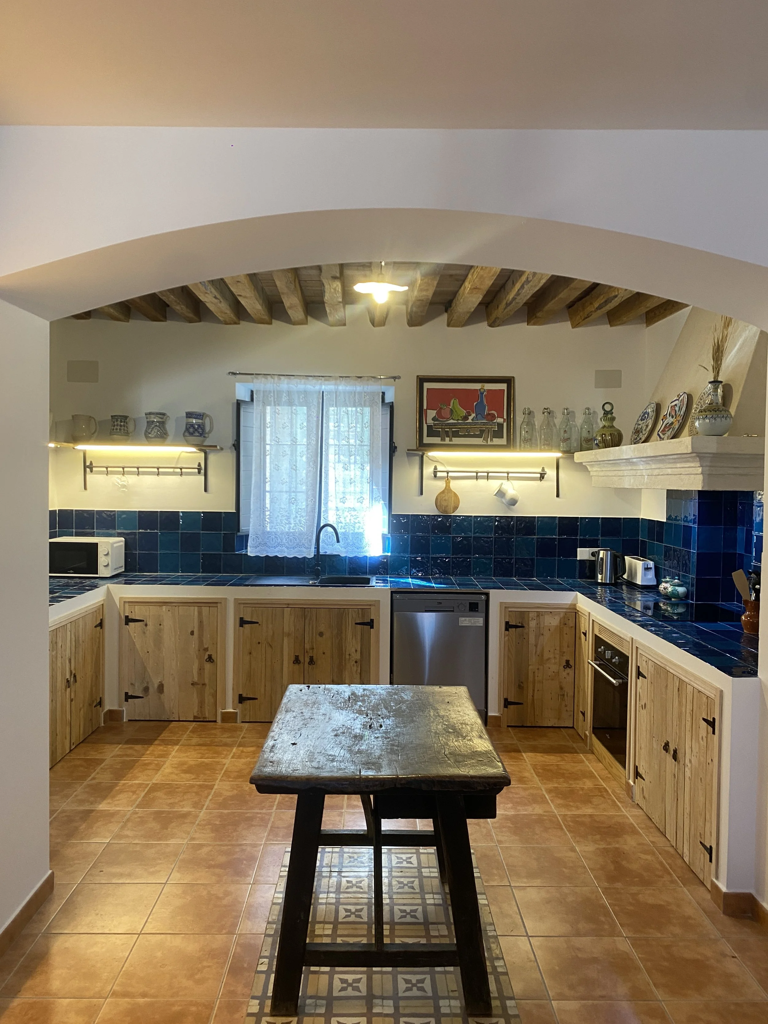 Cocina totalmente equipada para estancias vacacionales y grupos en Toledo
