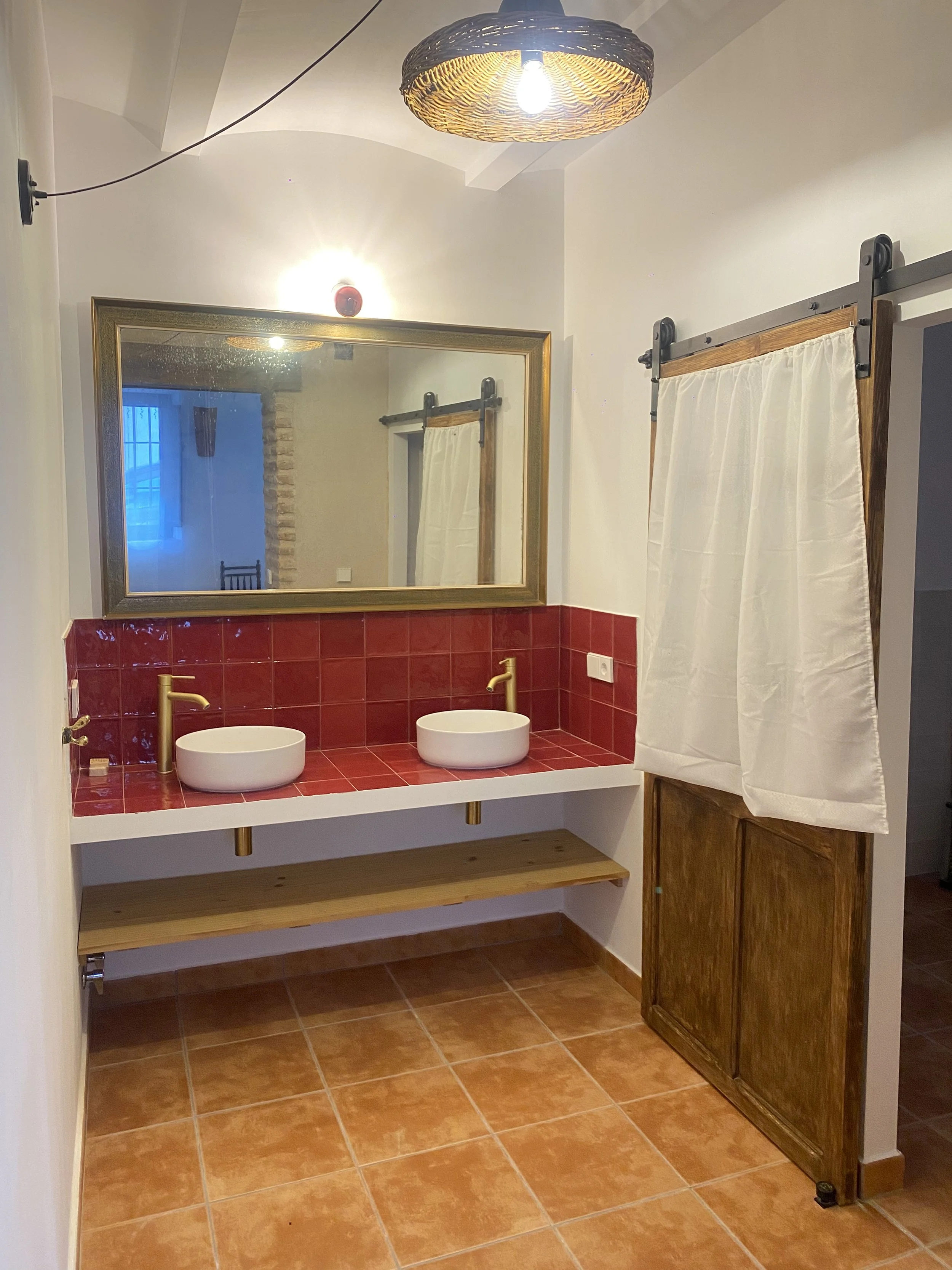Habitación adaptada para personas con movilidad reducida en Toledo