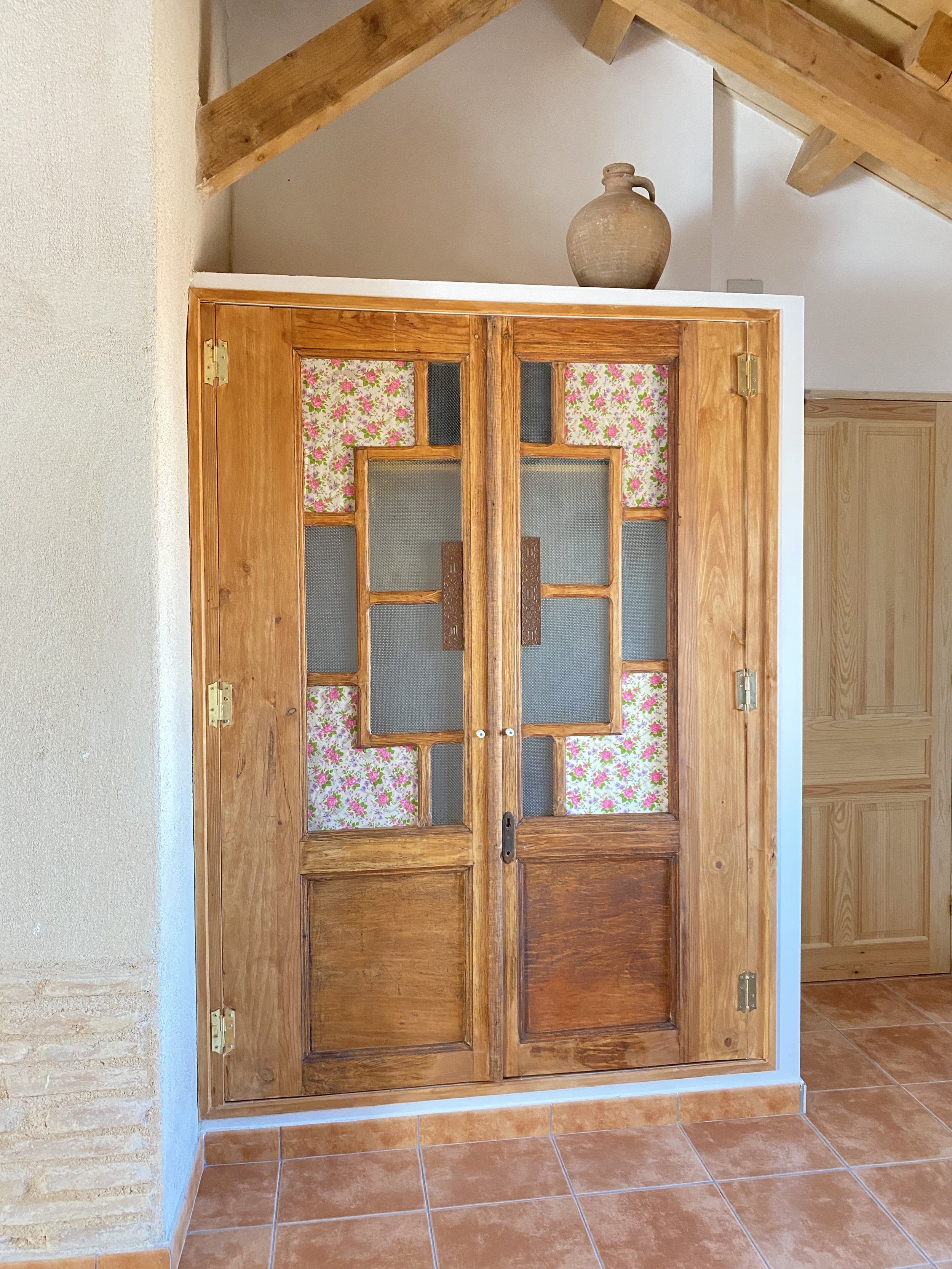 Casa rural reformada con estilo contemporáneo y tradición en Toledo
