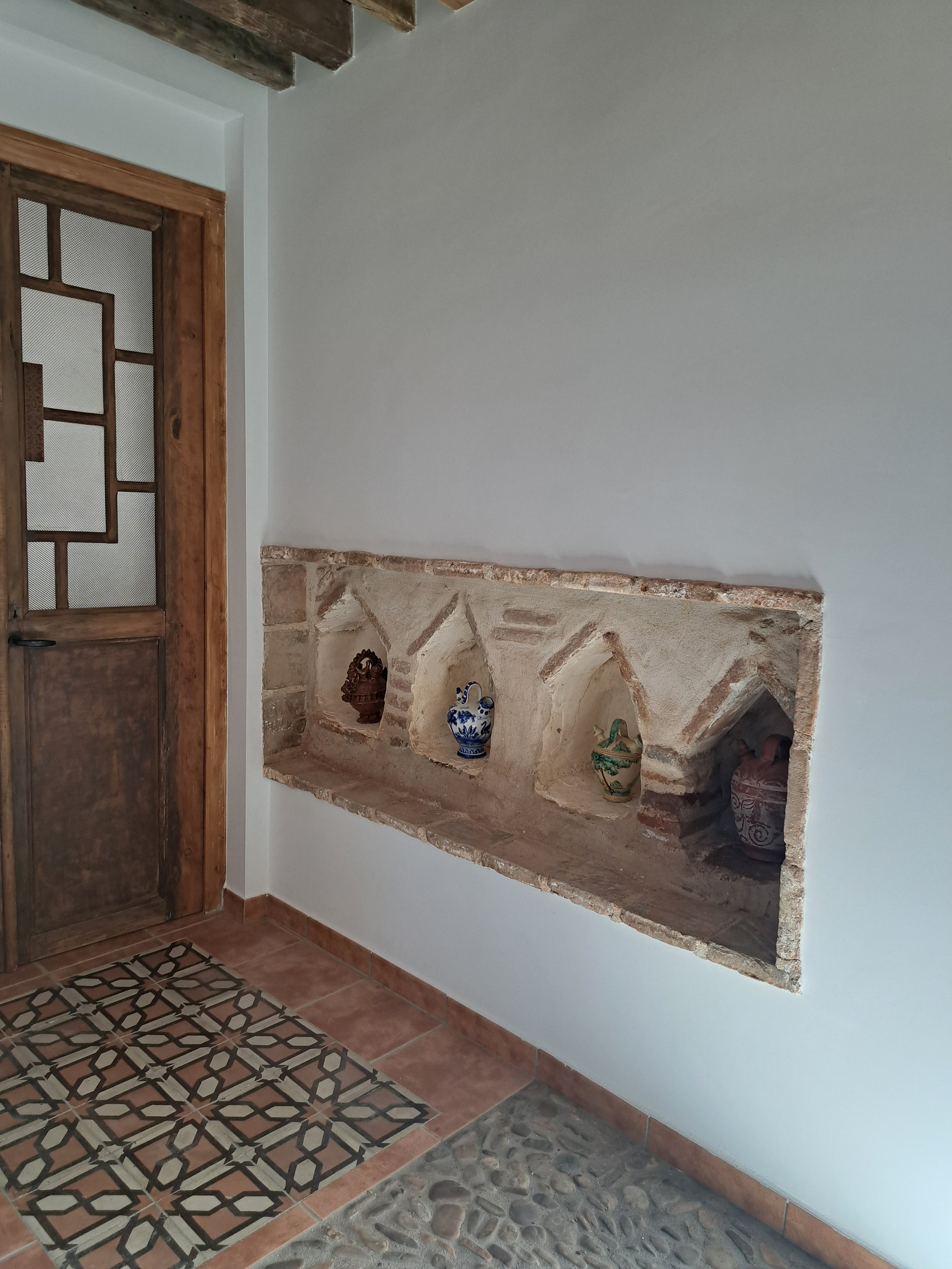 Decoración tradicional castellana con materiales originales restaurados