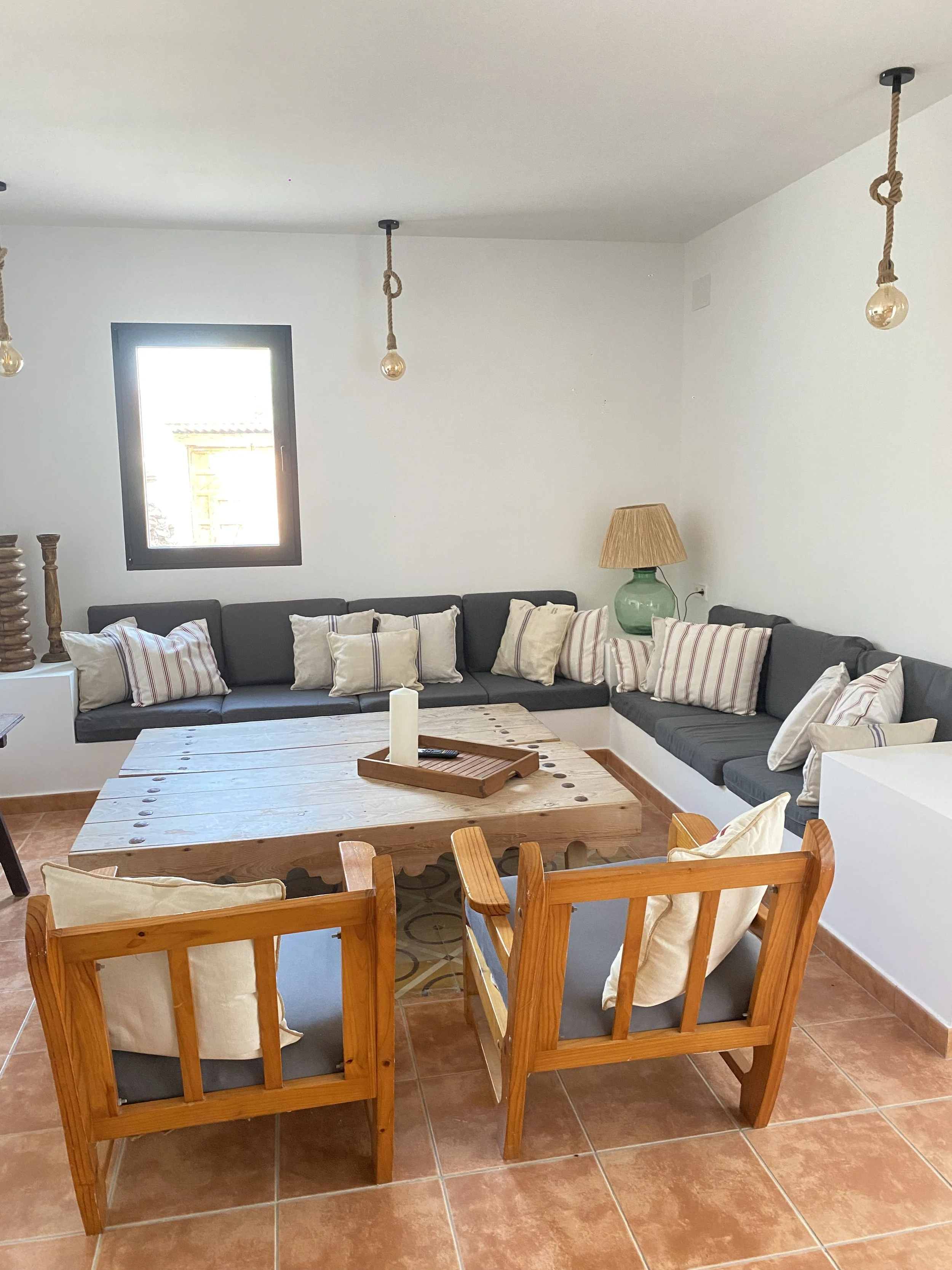Amplio salón para descanso y convivencia la mancha