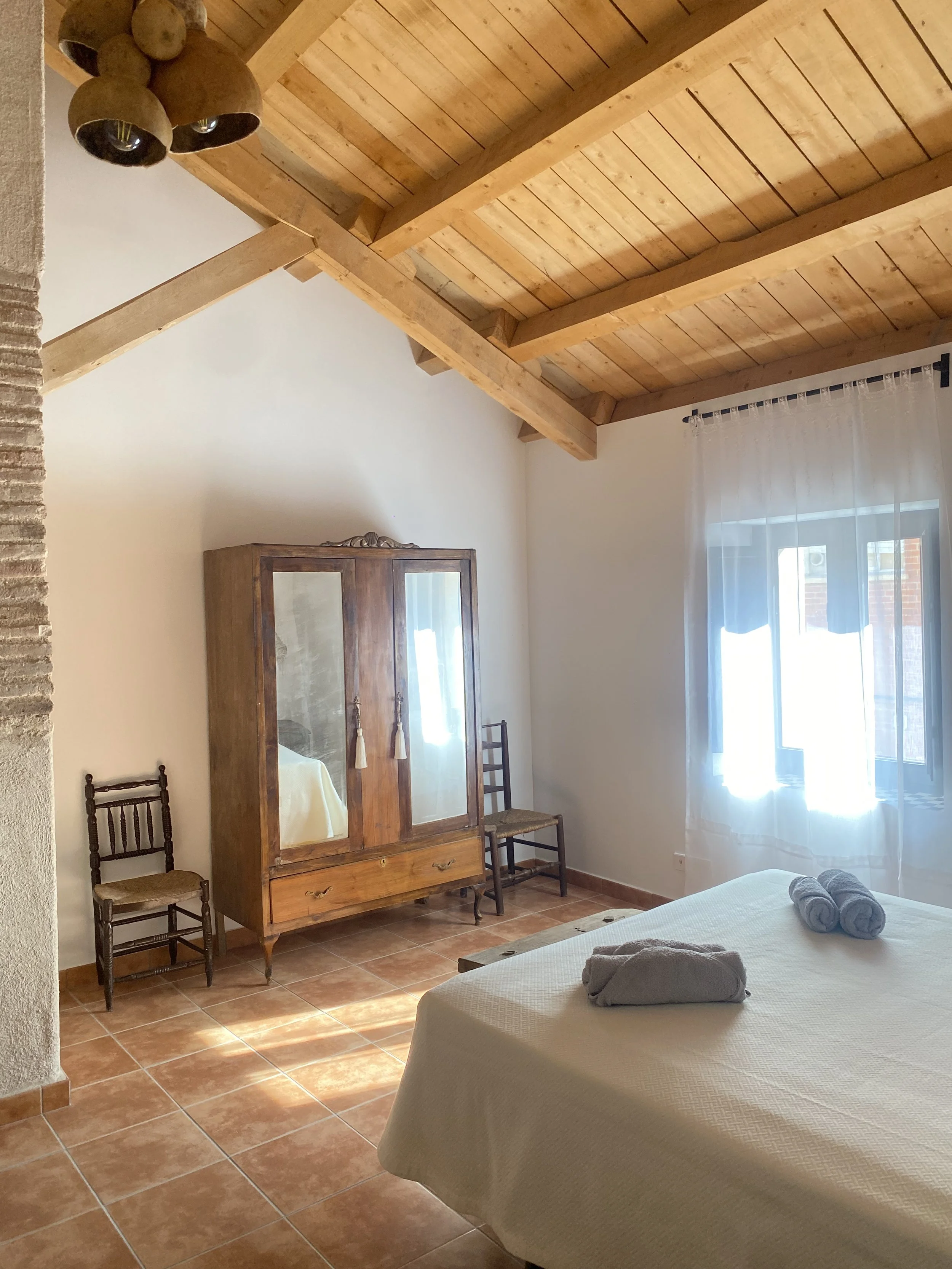 Mobiliario recuperado y decoración cuidada en casa rural en Toledo
