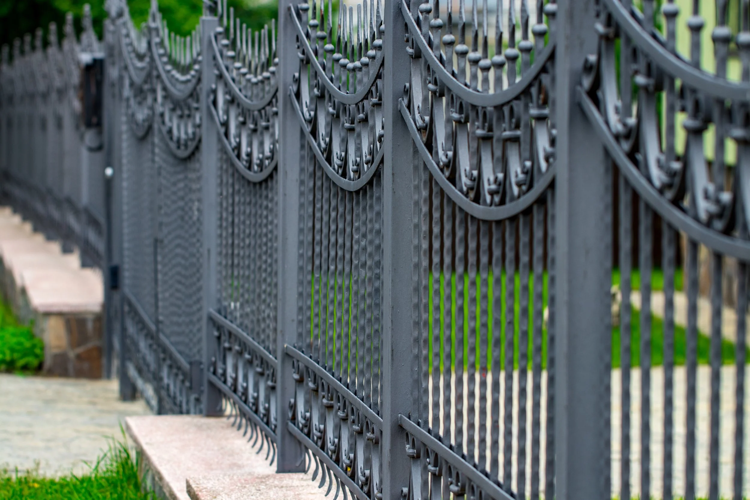   METAL FENCING  
Strong, professionally fabricated fencing solutions for boundaries, security perimeters and decorative exterior applications. 