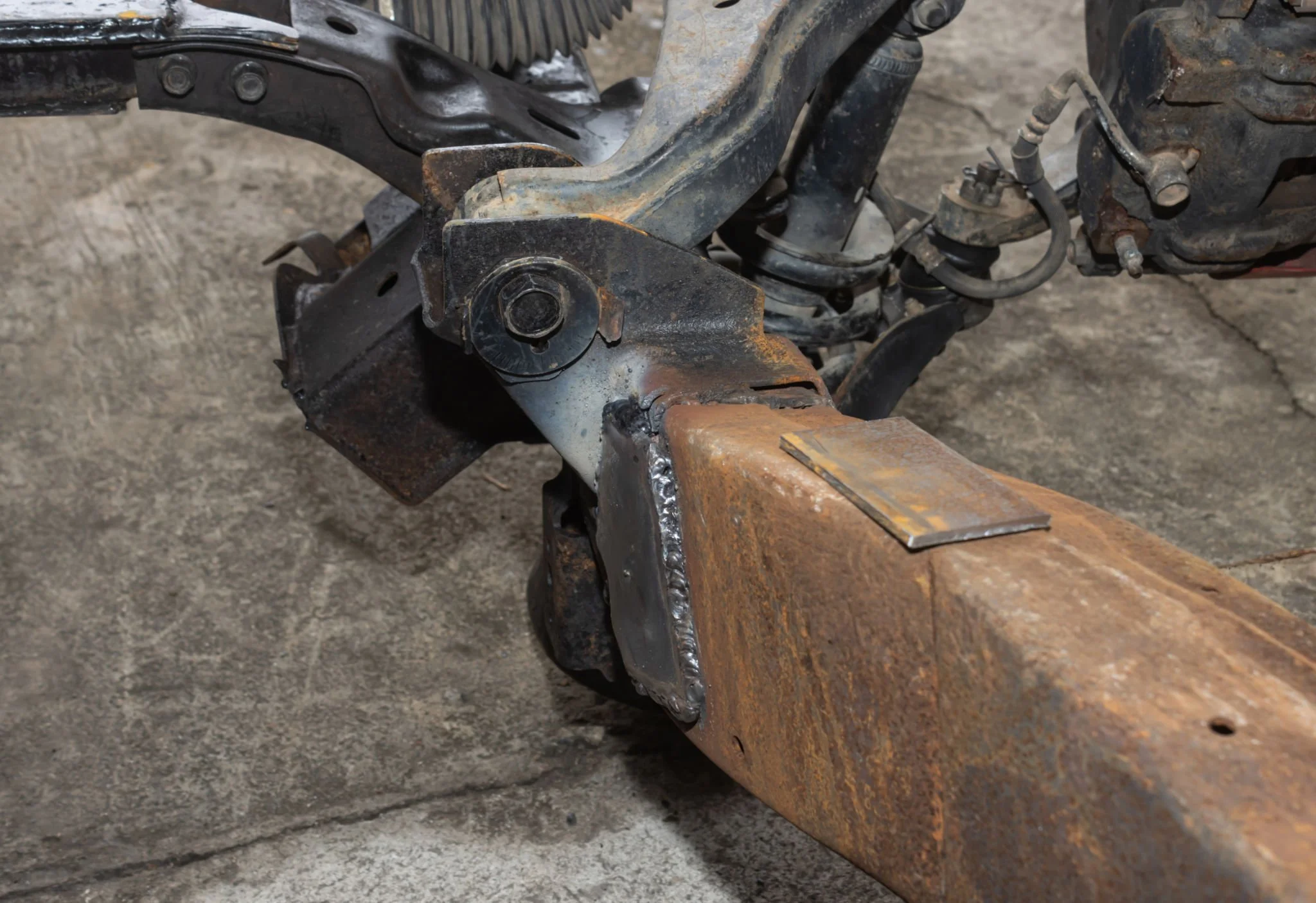   CHASSIS REPAIR  
Structural frame repair and reinforcement for cars, vans, trailers and agricultural vehicles using high-strength welding. 