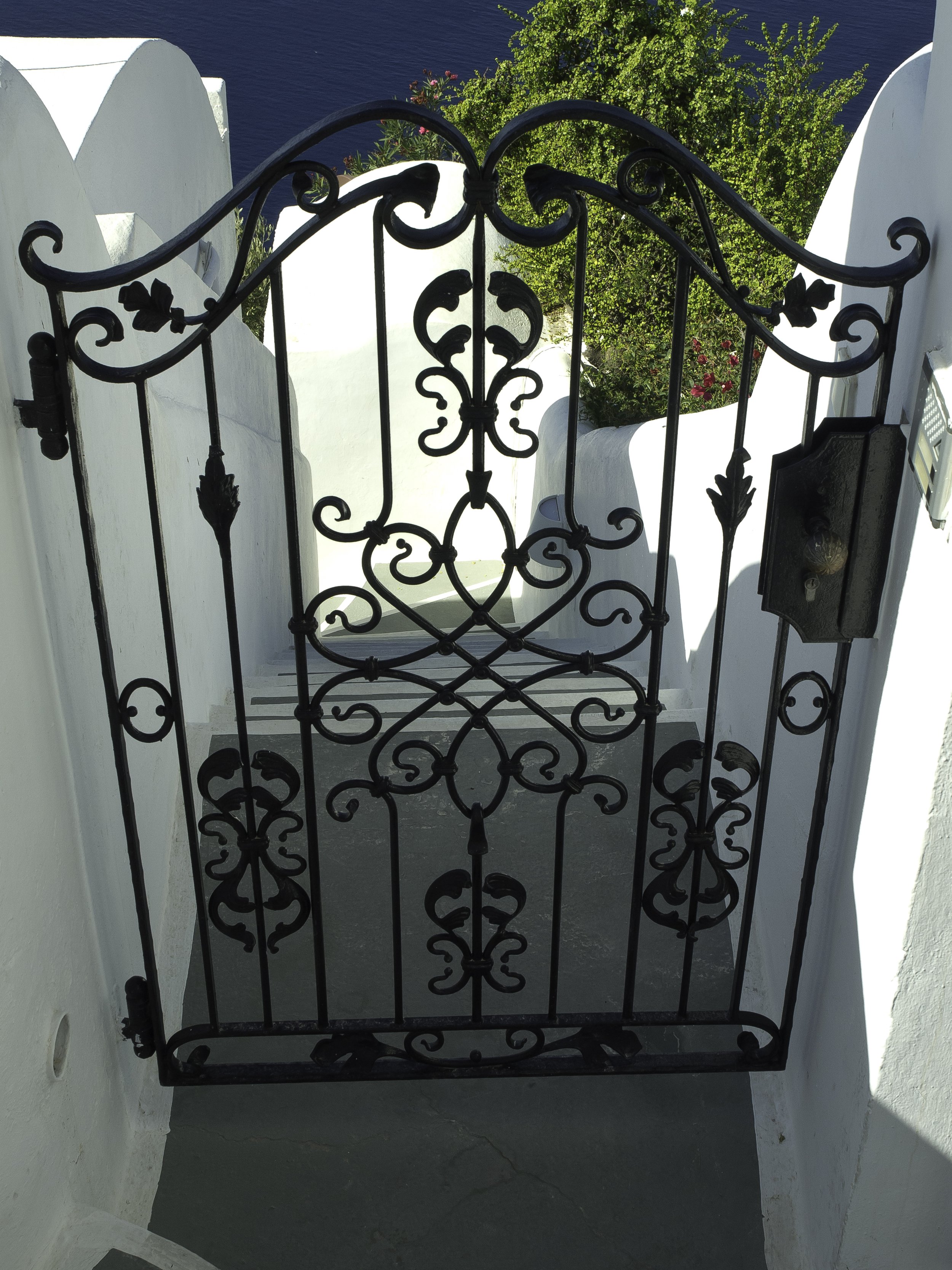   BESPOKE GATES  
Custom-built gates designed for security, durability and kerb appeal, tailored to suit residential, commercial and industrial properties. 