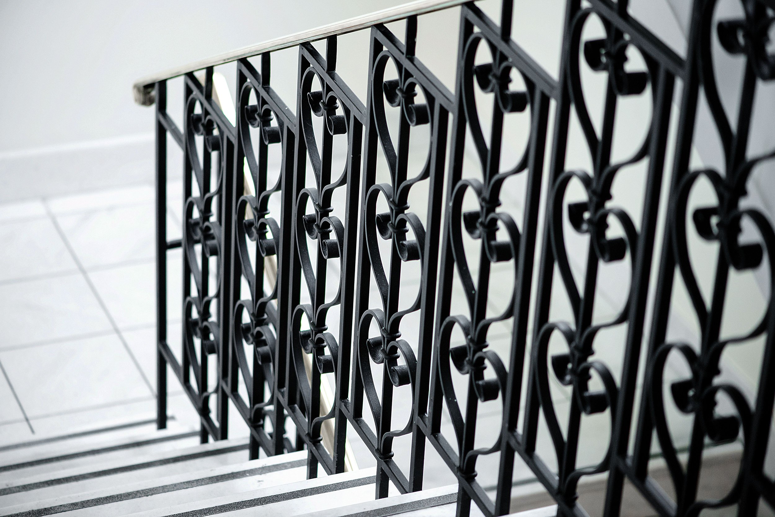   RAILINGS & BALUSTRADES  
Precision-made railings and balustrades for gardens, stairways, balconies and perimeter edges, combining safety with style. 