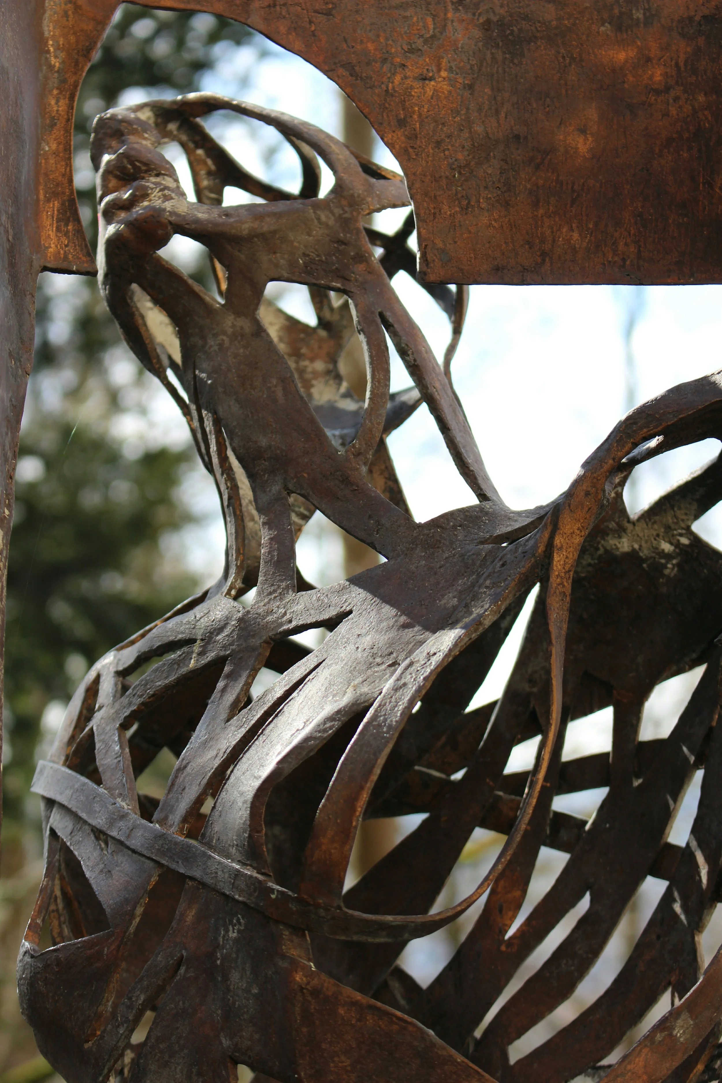   METAL SCULPTURES & FEATURES  
Bespoke metal sculptures and feature pieces designed to create striking visual impact for gardens, entrances and architectural spaces. 