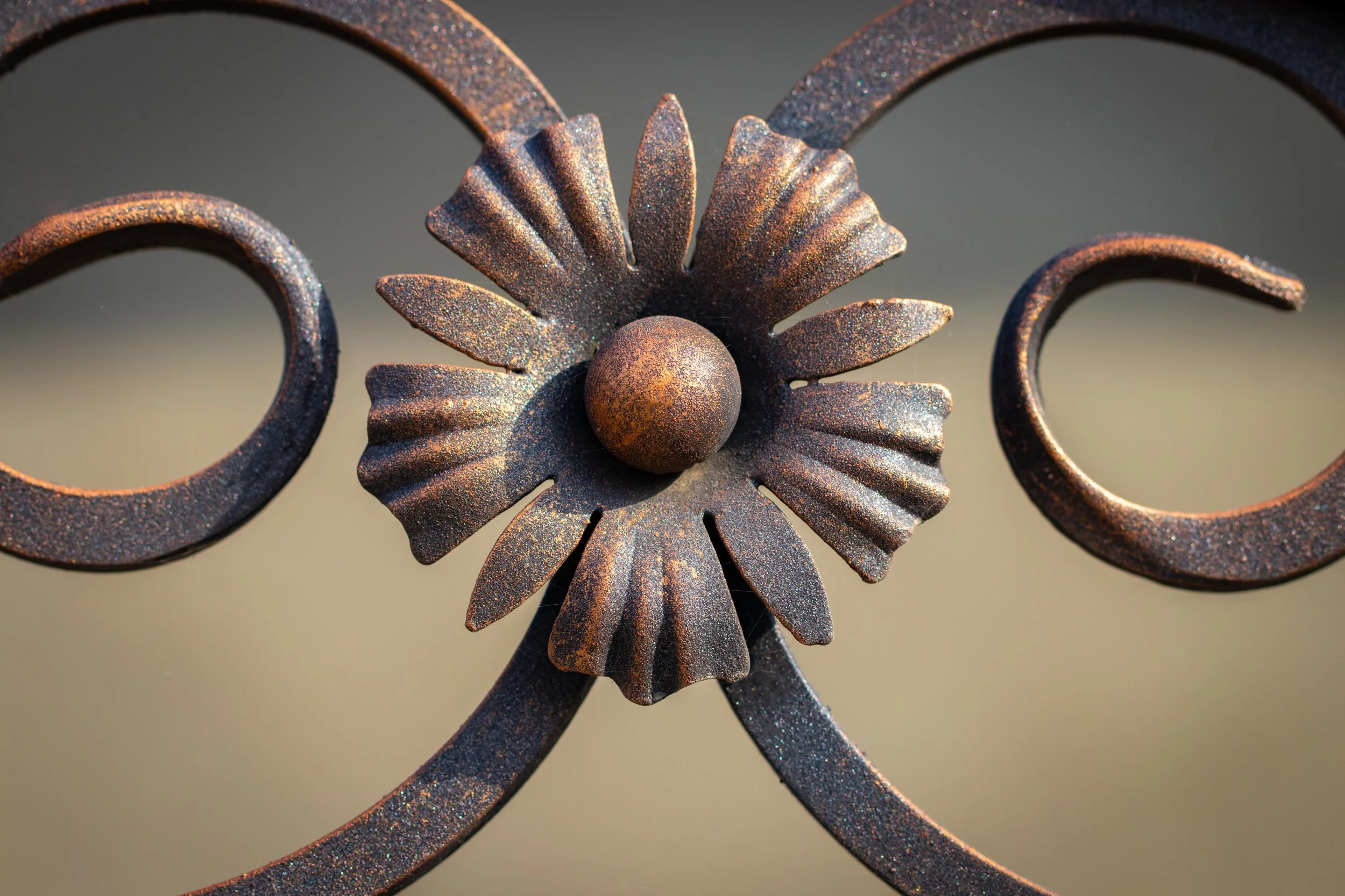   ORNATE METALWORK  
Decorative steelwork featuring scrolls, detailing and bespoke design elements to create a distinctive, high-end finish. 