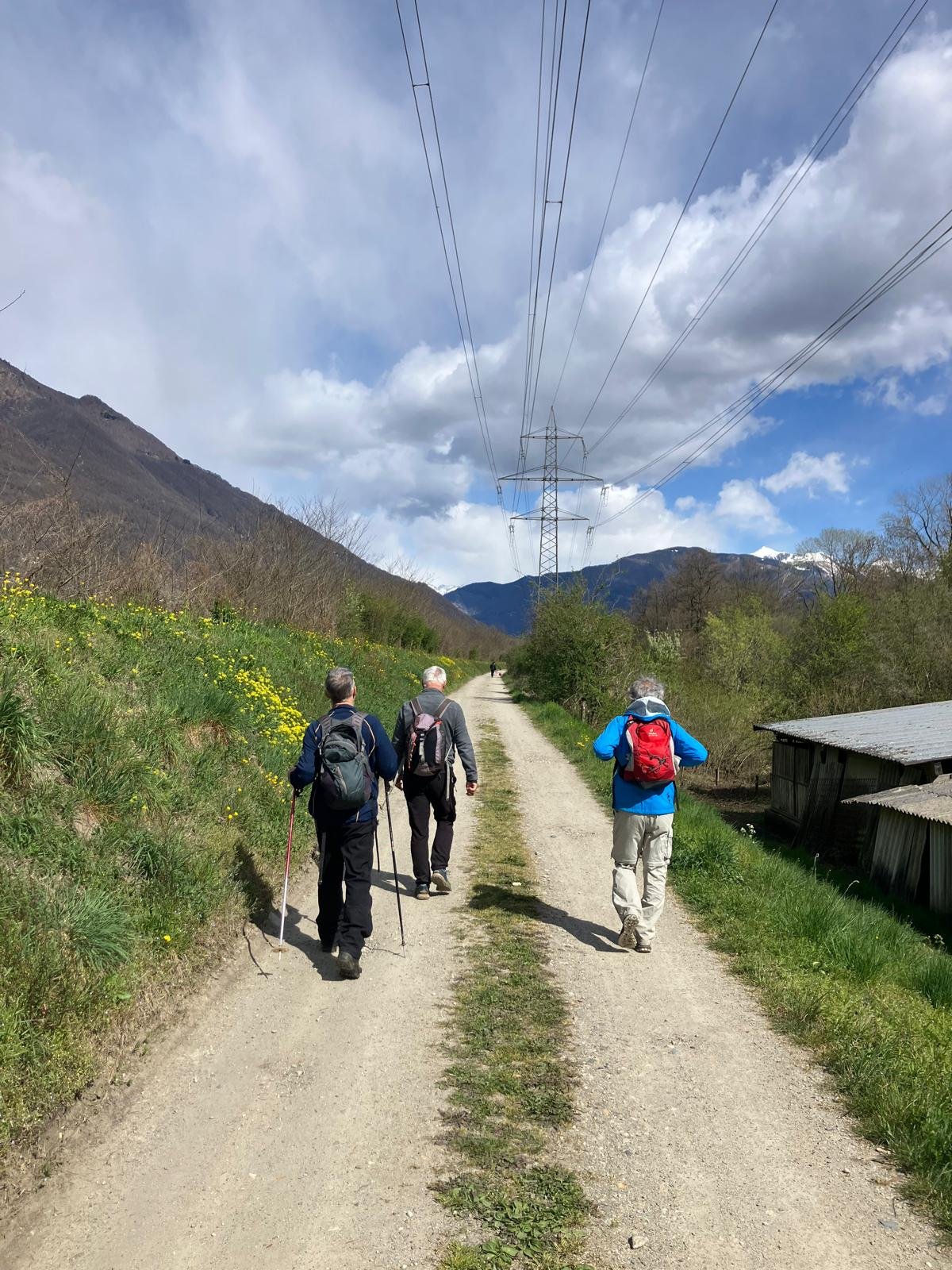 Da la Monda a Bellinzona, 4 ore. Tappe intermedie: da La Monda a Gudo 1 ora circa,  da Gudo a Giubiasco 2 ore circa.