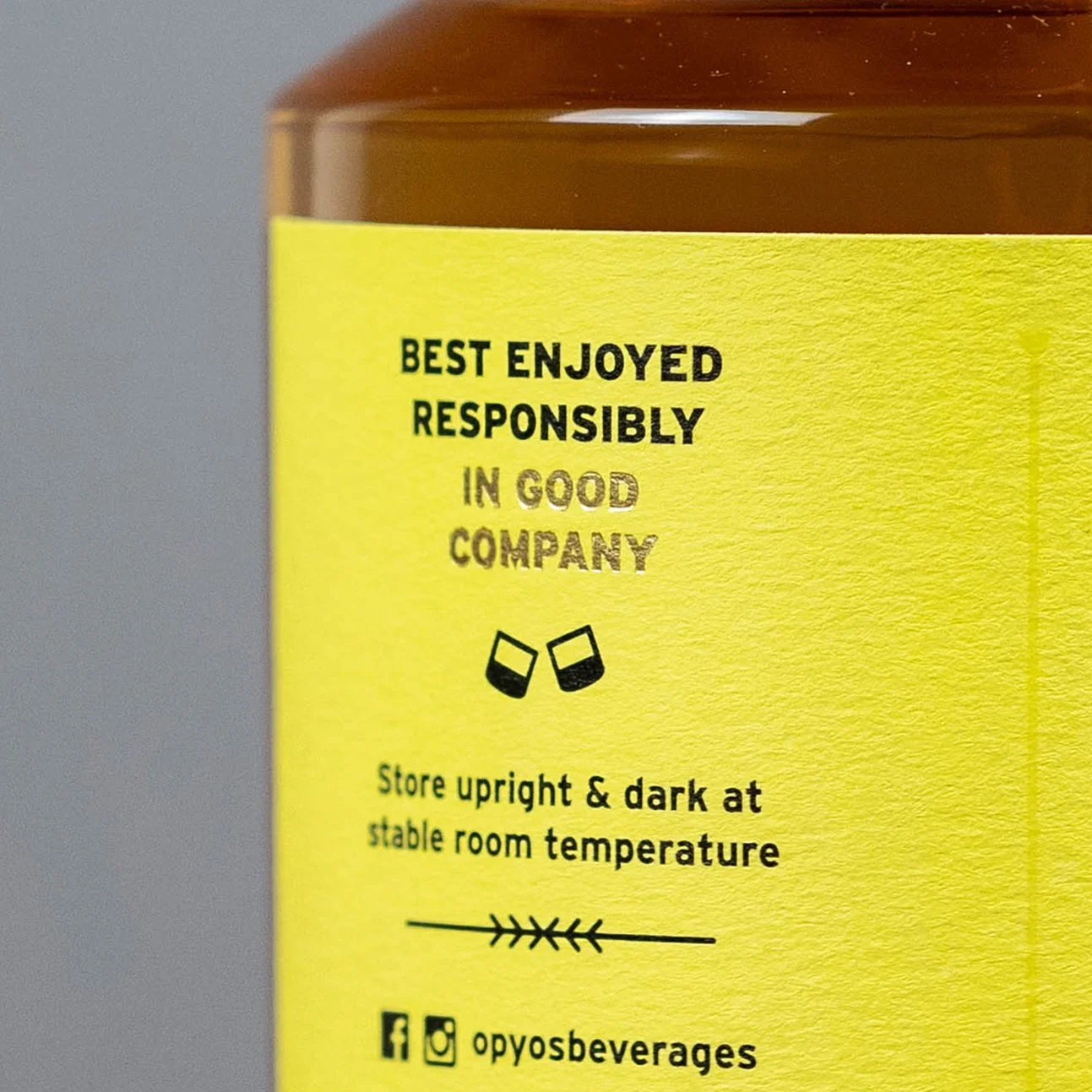 Apple Quince Gin Liqueur Close Up 3.jpg