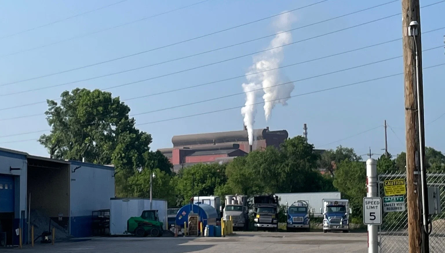 Picture of air pollution plume from steel mill in Middletown, OH
